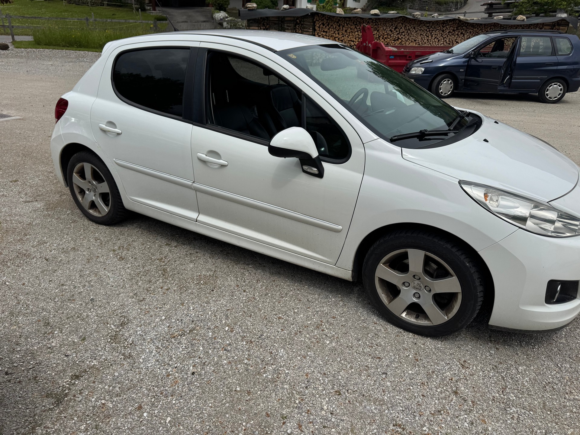 PEUGEOT 207 1.6 16V Turbo Sport-image-2