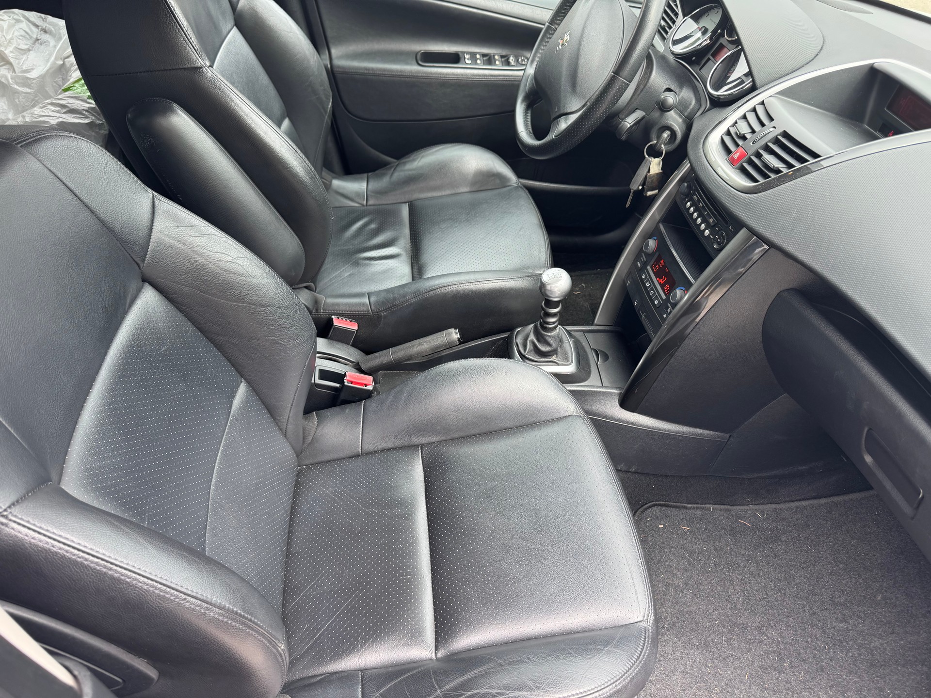 PEUGEOT 207 1.6 16V Turbo Sport-image-1
