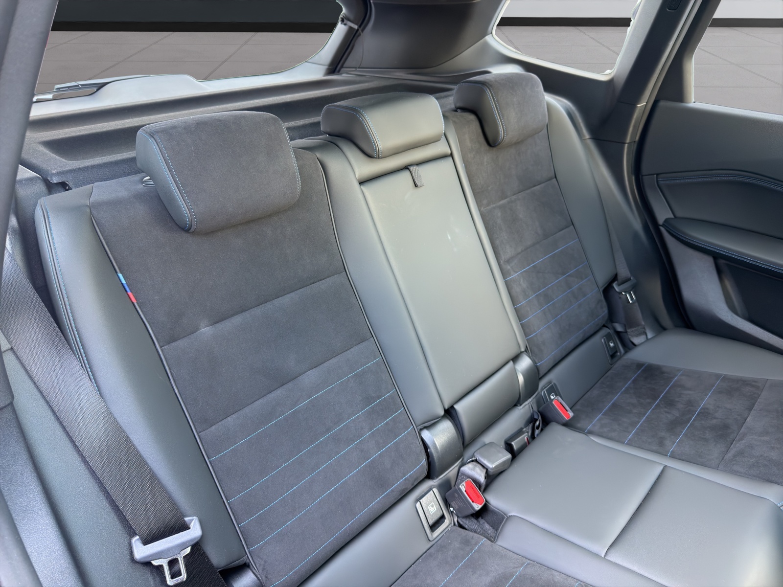 BMW iX1 30 xDrive-image-15