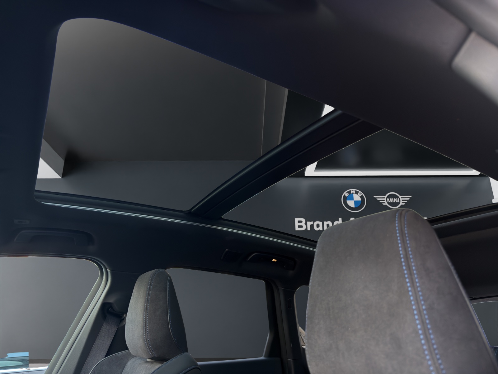 BMW iX1 30 xDrive-image-10