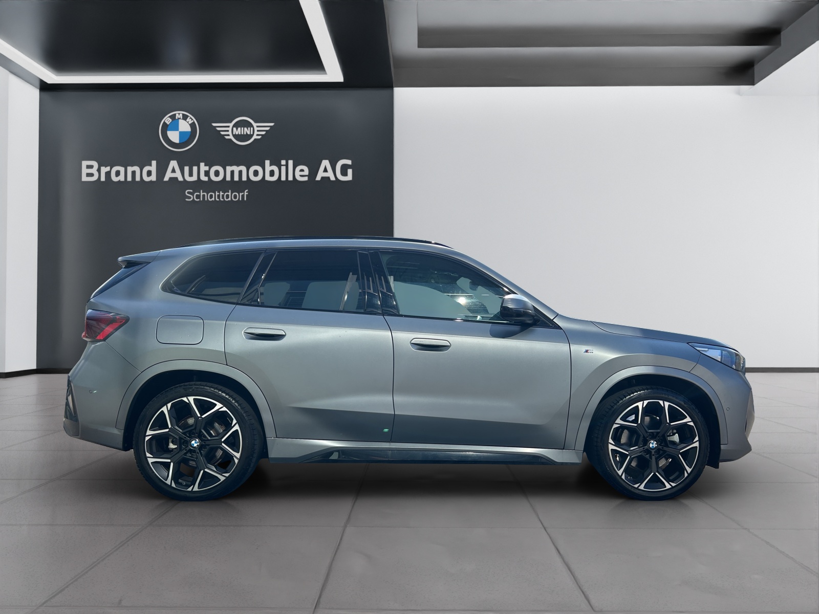 BMW iX1 30 xDrive-image-6