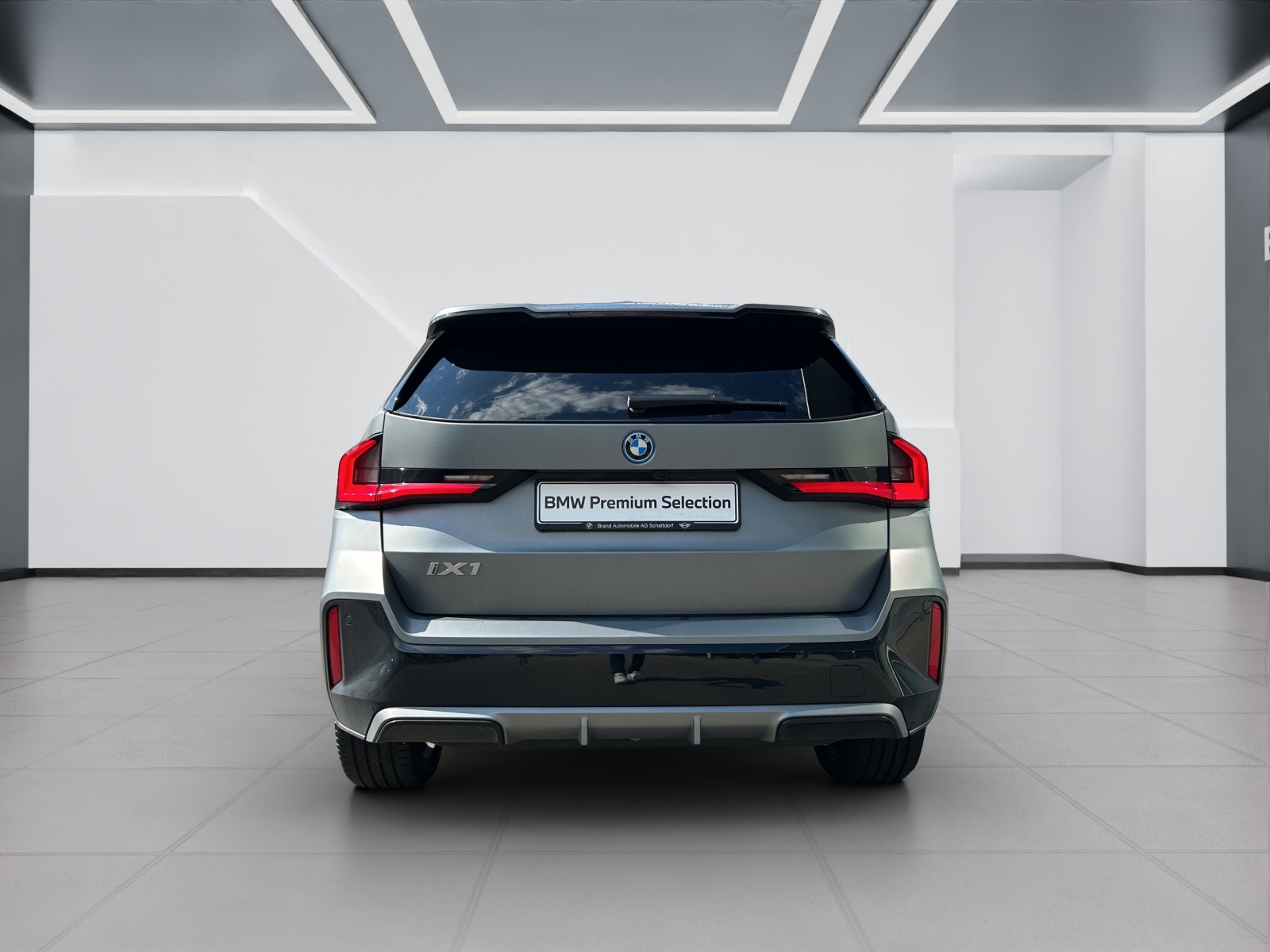 BMW iX1 30 xDrive-image-4