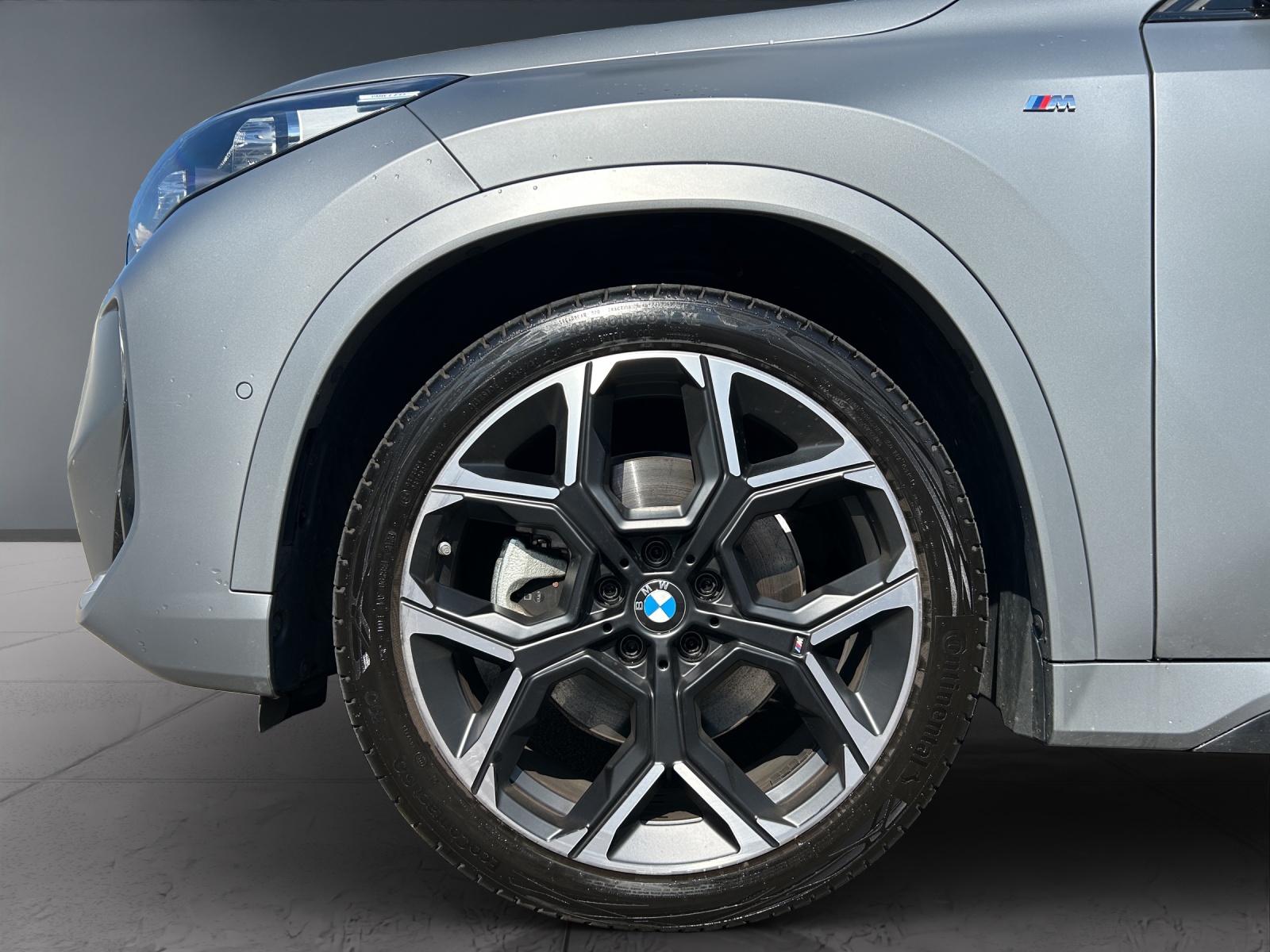 BMW iX1 30 xDrive-image-9