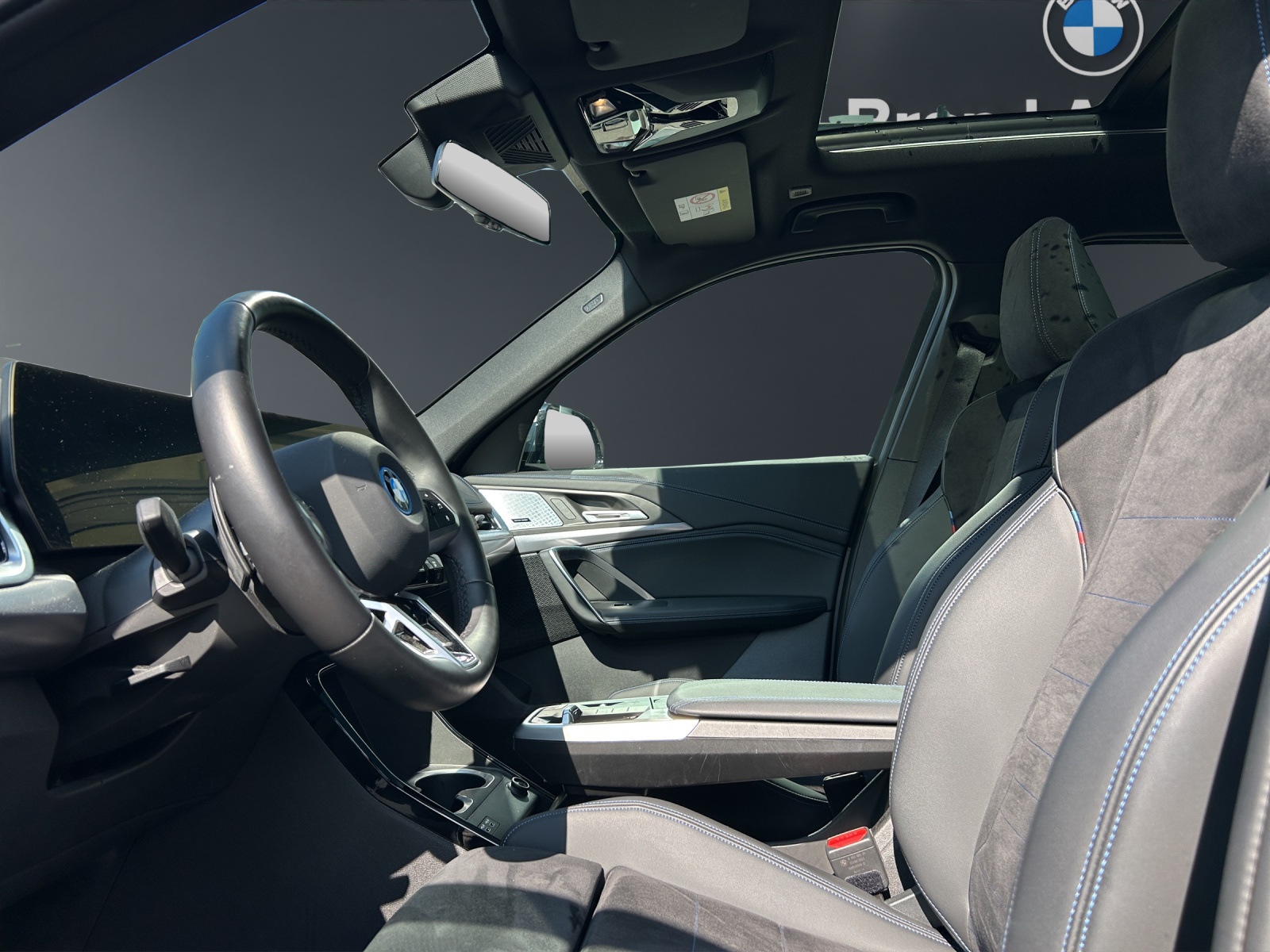 BMW iX1 30 xDrive-image-11