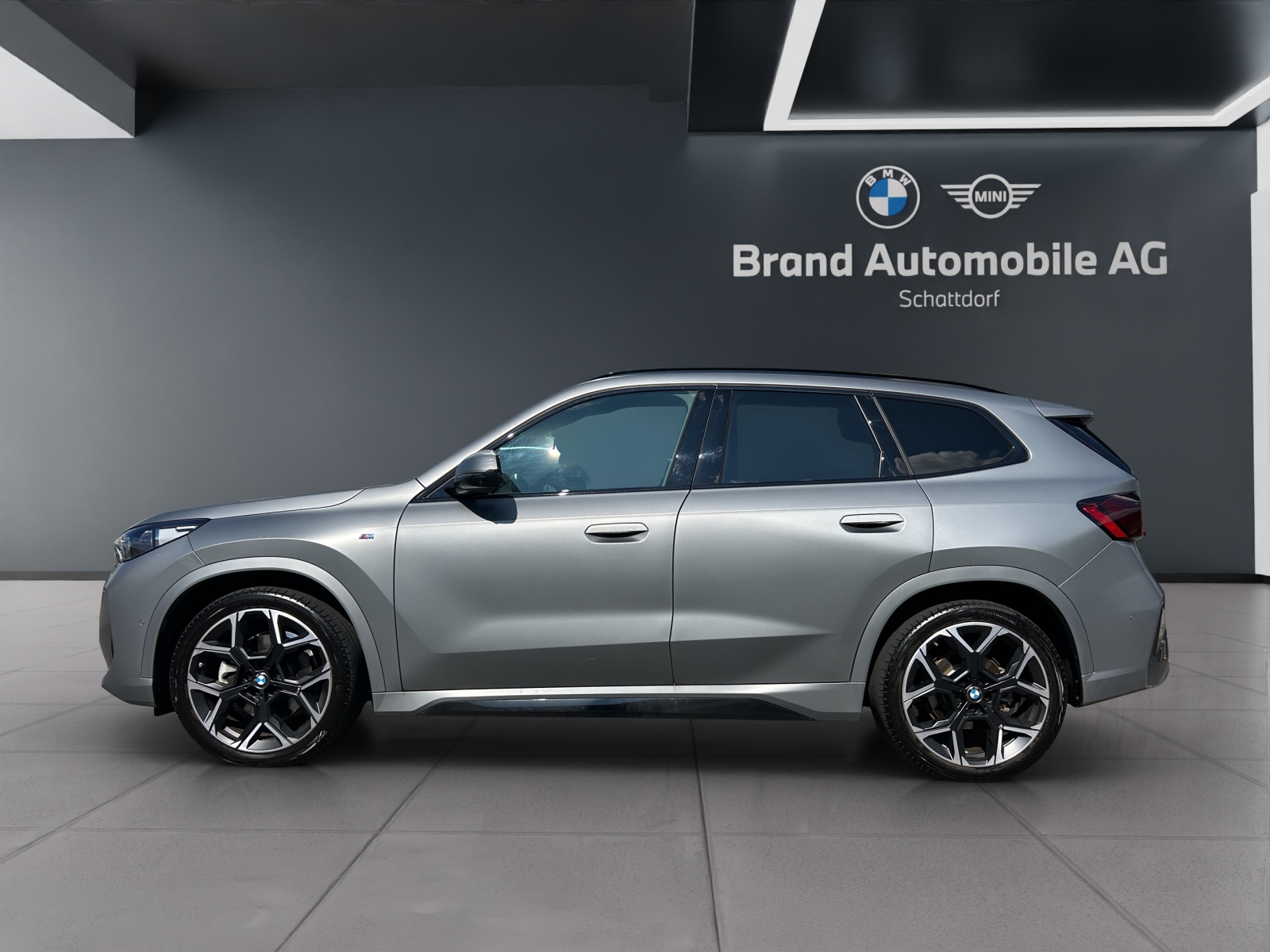 BMW iX1 30 xDrive-showroom-element-2