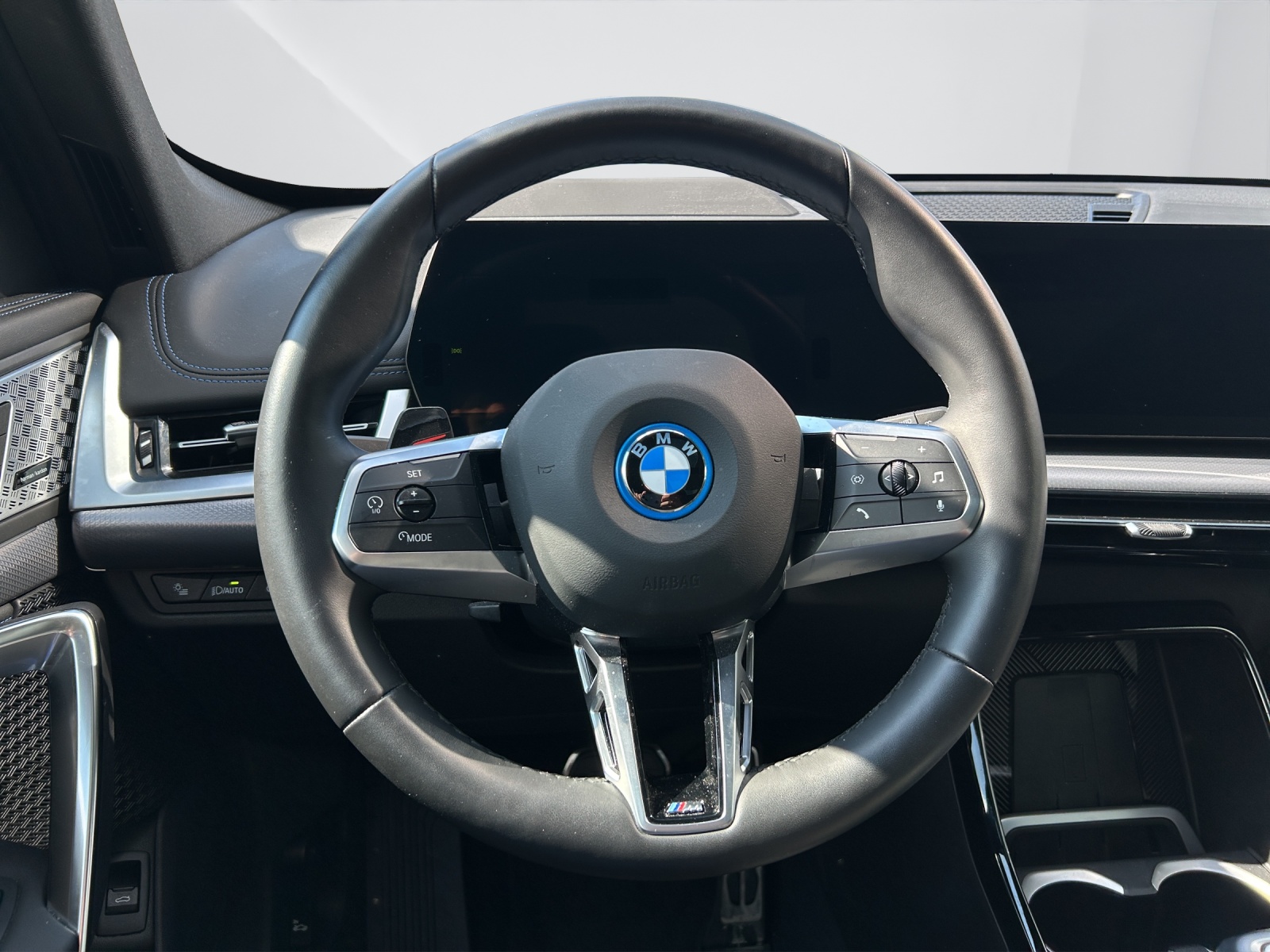 BMW iX1 30 xDrive-image-17