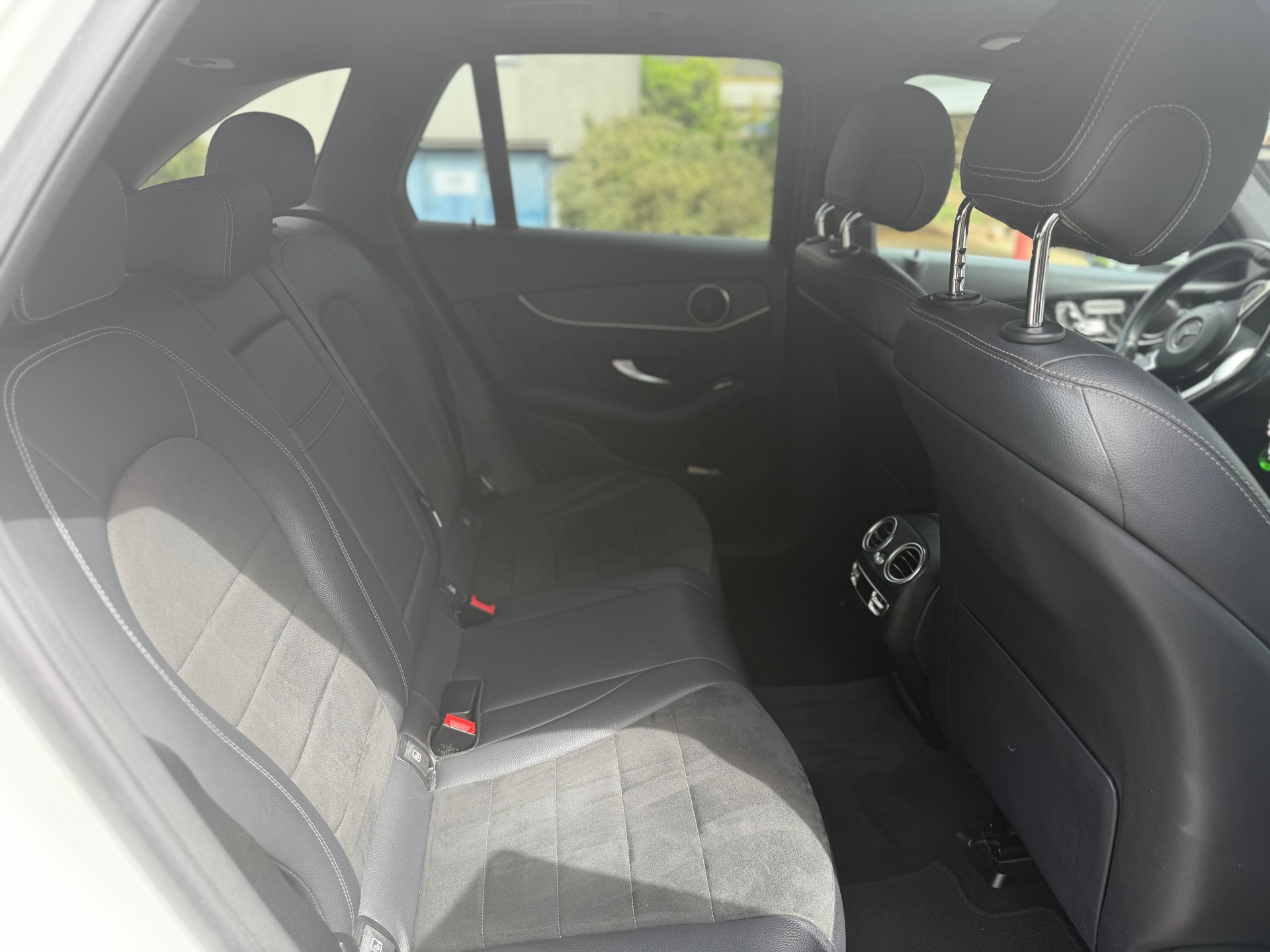 MERCEDES-BENZ GLC 220 d AMG Line 4m-image-5