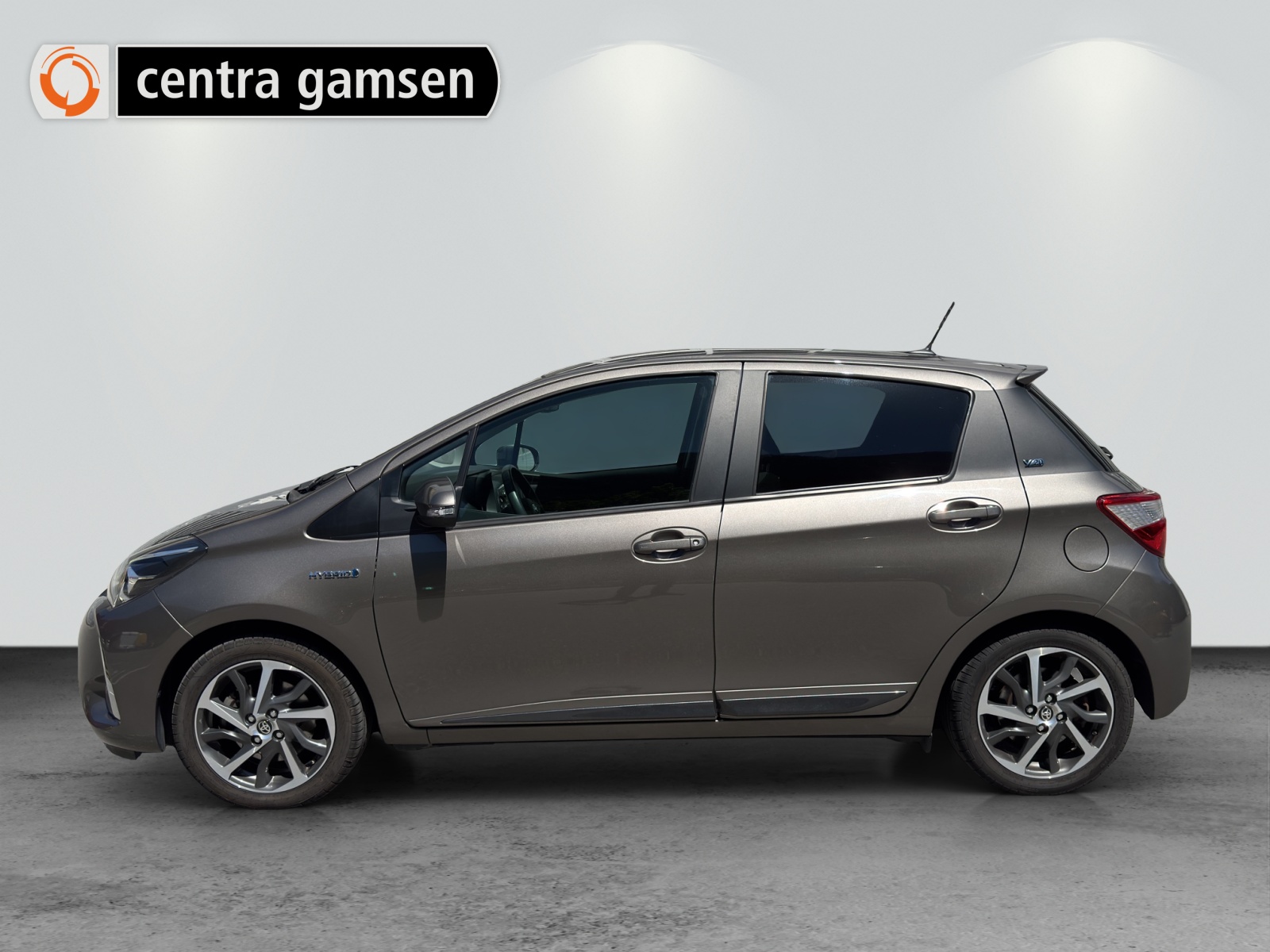 TOYOTA Yaris 1.5 VVT-i Hybrid Limited e-CVT-showroom-element-2
