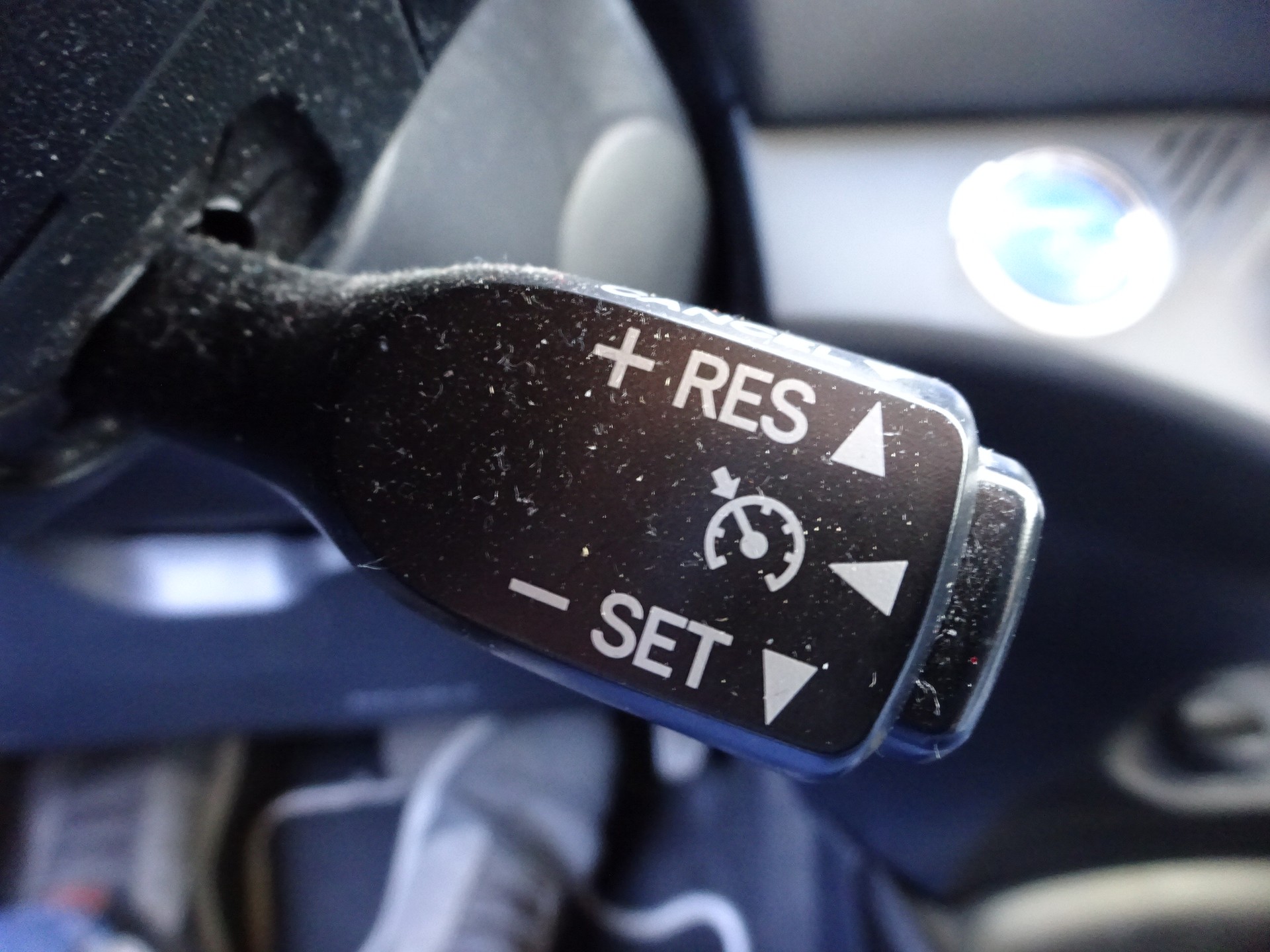 TOYOTA Yaris 1.5 VVT-i Hybrid Limited e-CVT-image-12
