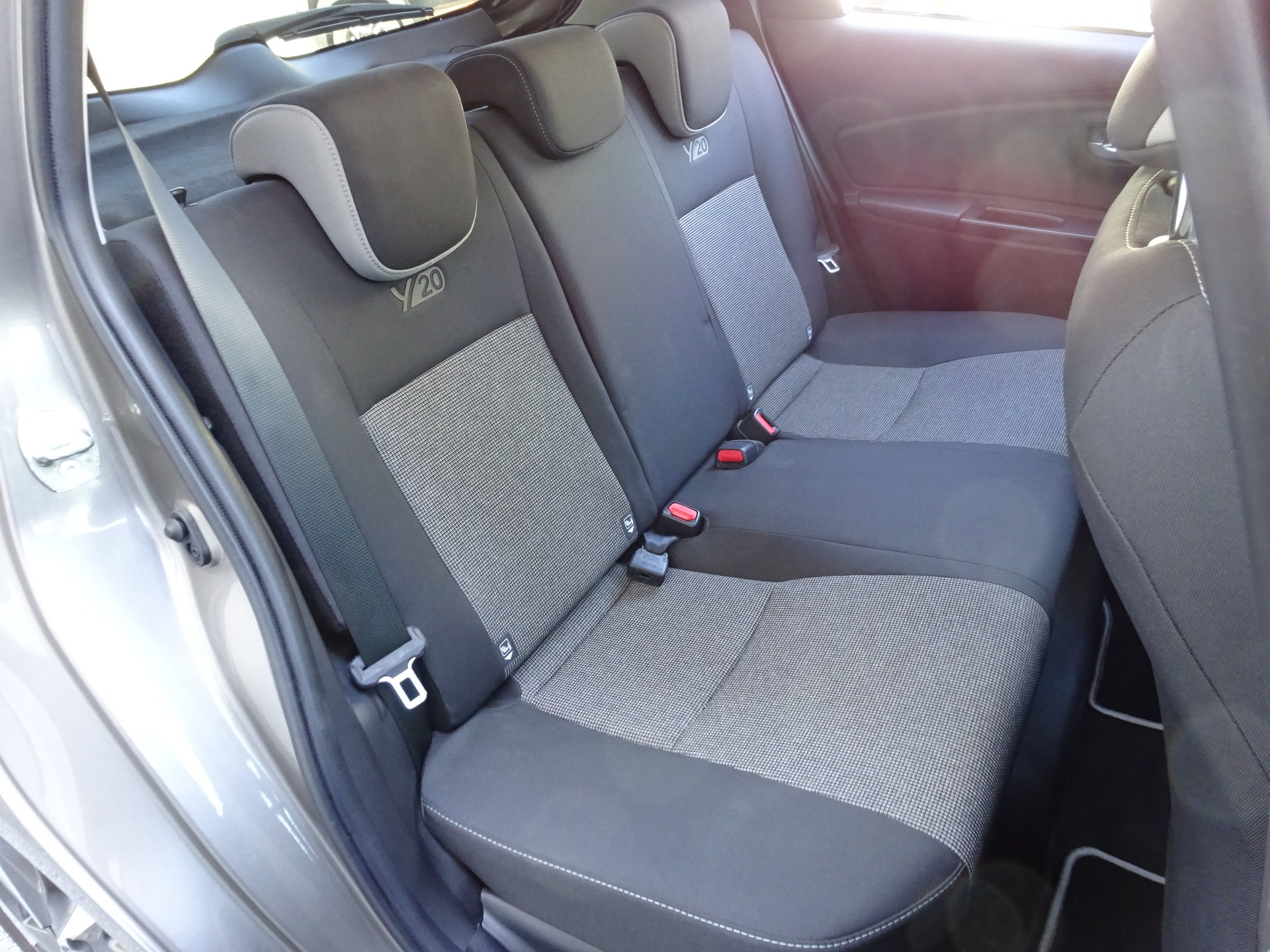 TOYOTA Yaris 1.5 VVT-i Hybrid Limited e-CVT-image-28