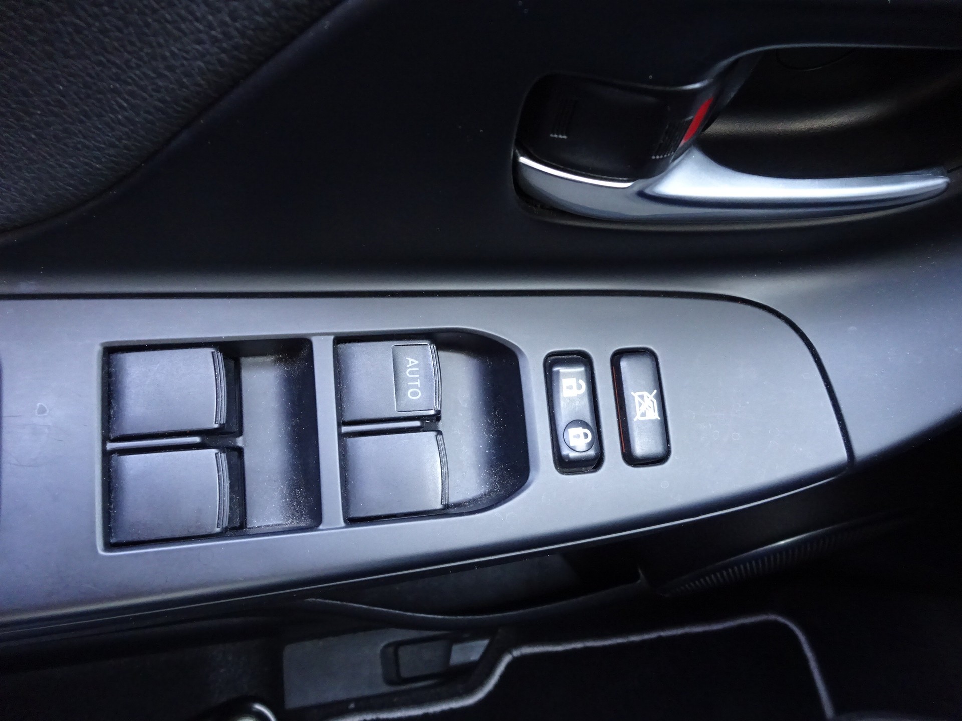 TOYOTA Yaris 1.5 VVT-i Hybrid Limited e-CVT-image-17