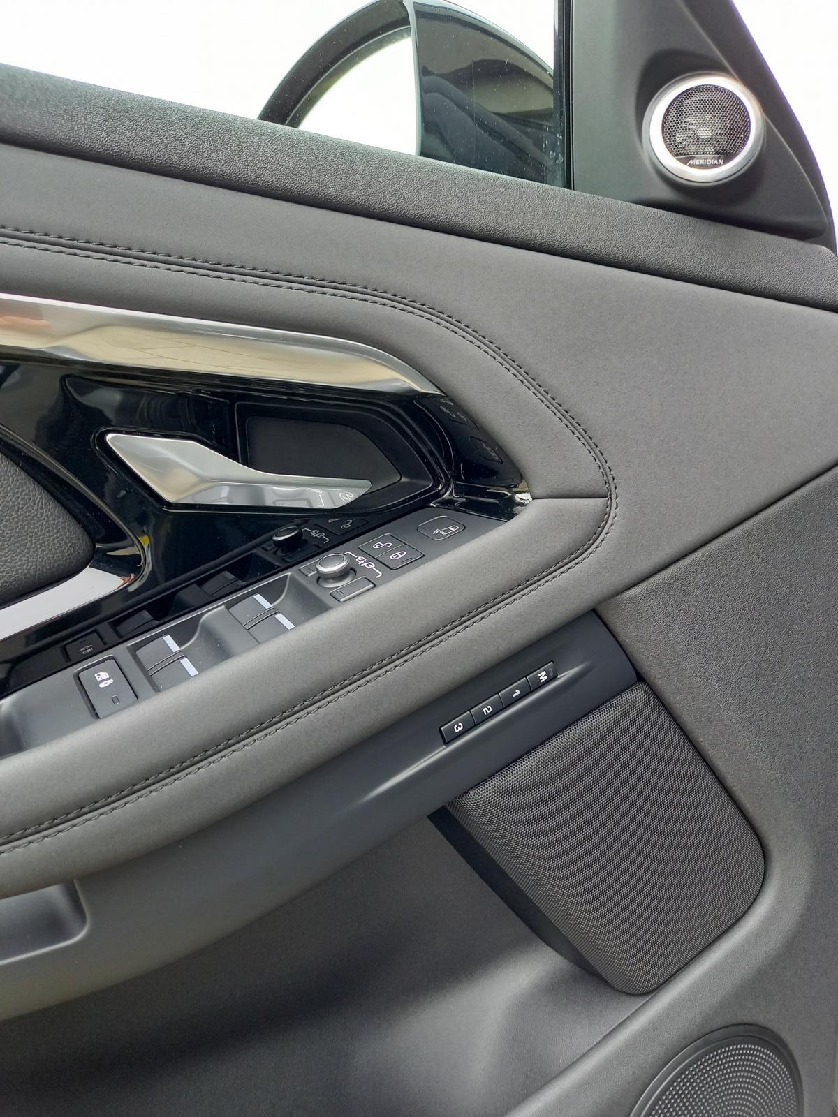 LAND ROVER Range Rover Evoque R-Dynamic P 250 SE HSE AT9-image-12