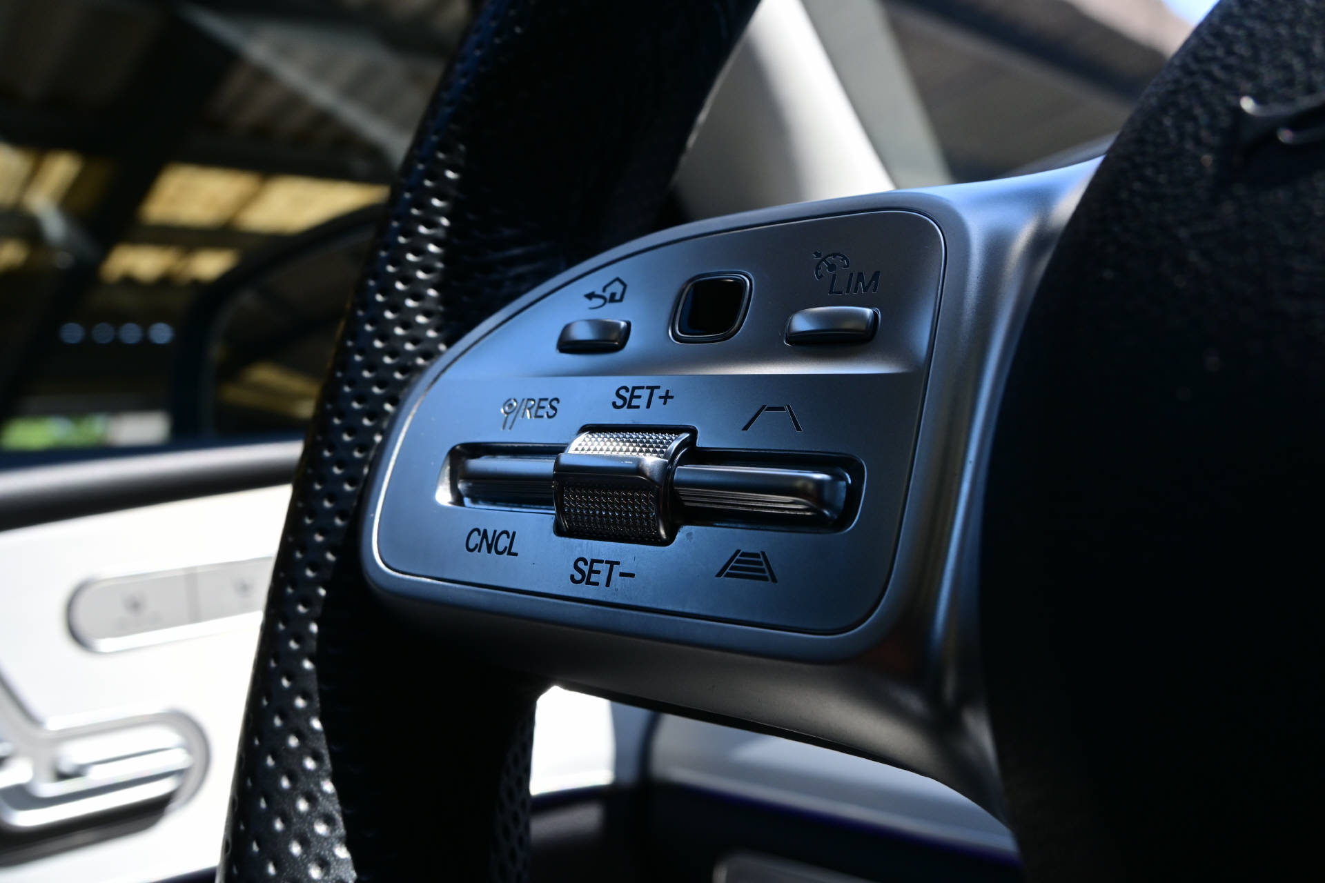 MERCEDES-BENZ GLE 350 e AMG Line 4matic-image-12