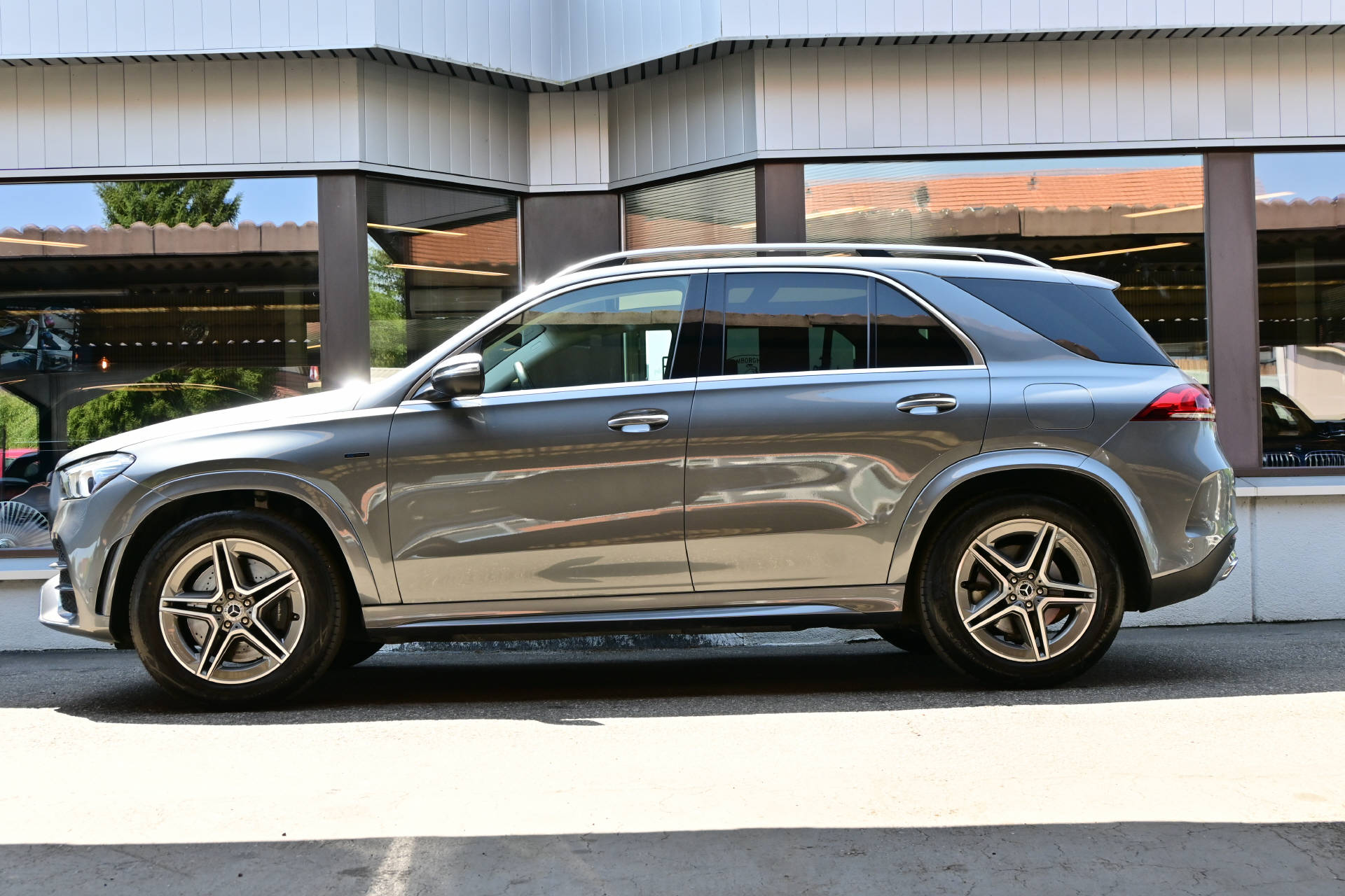 MERCEDES-BENZ GLE 350 e AMG Line 4matic-image-4
