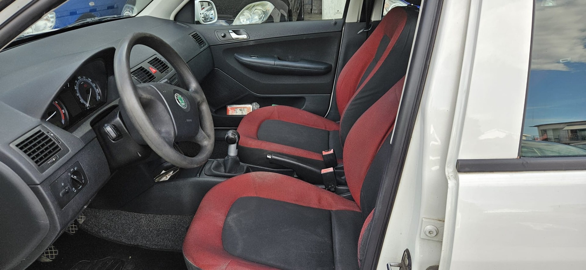 SKODA Fabia 1.2 Entry-image-5