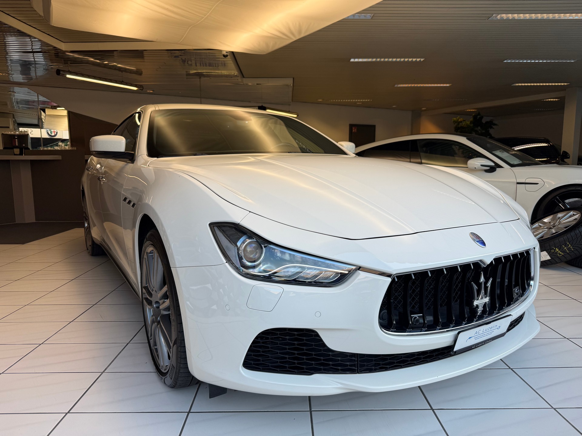 MASERATI Ghibli S Q4 3.0 V6 Automatica-showroom-element-3