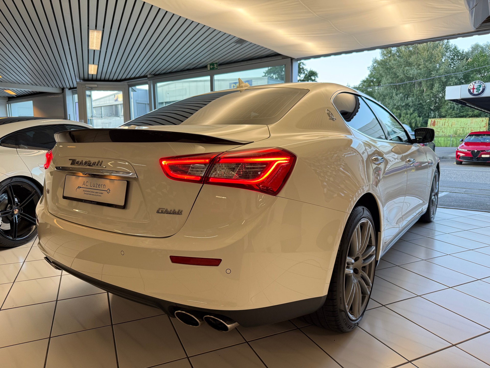 MASERATI Ghibli S Q4 3.0 V6 Automatica-showroom-element-2