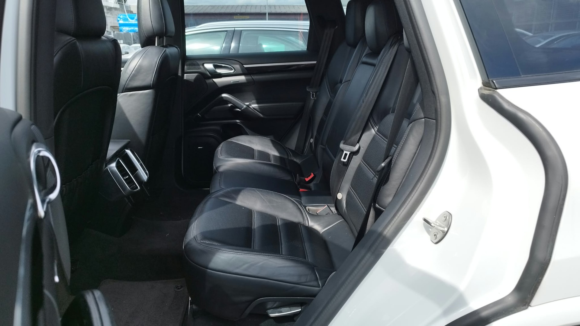PORSCHE Cayenne Diesel Platinum Edition-image-2
