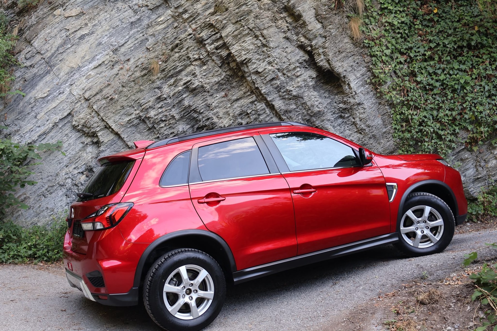 MITSUBISHI ASX 2.0 Diamond 4WD Automat-showroom-element-3