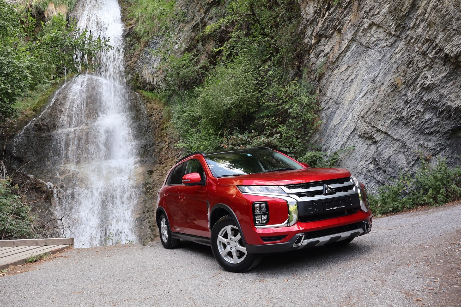 MITSUBISHI ASX 2.0 Diamond 4WD Automat-showroom-element-1