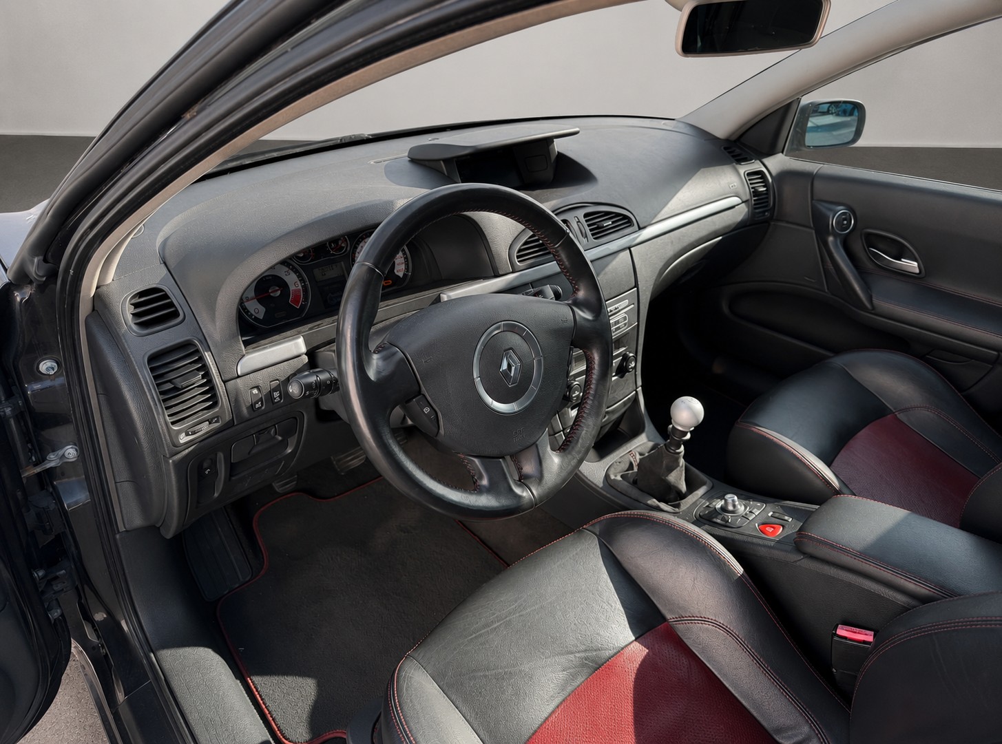 RENAULT Renault Laguna II Grandtour GT 2.0 Turbo 204 PS l Seltenes GT-Sondermodell-showroom-element-3