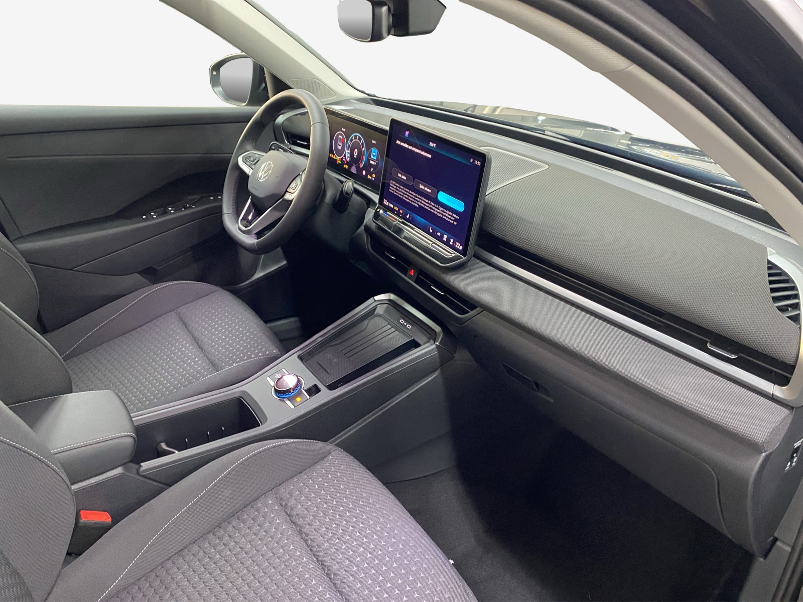 VW T-Roc 1.5 eTSI mHEV Life DSG-image-12