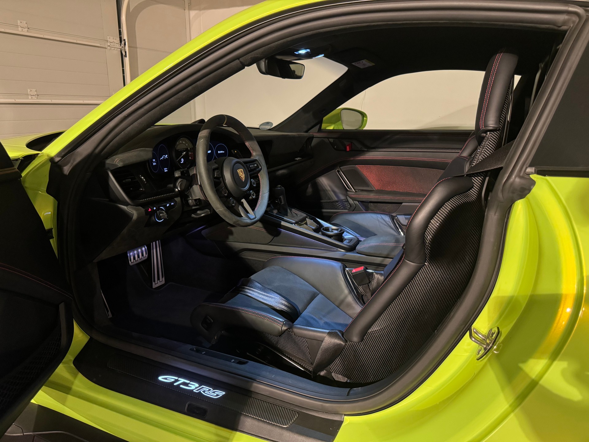 PORSCHE 911 GT3 RS-image-14