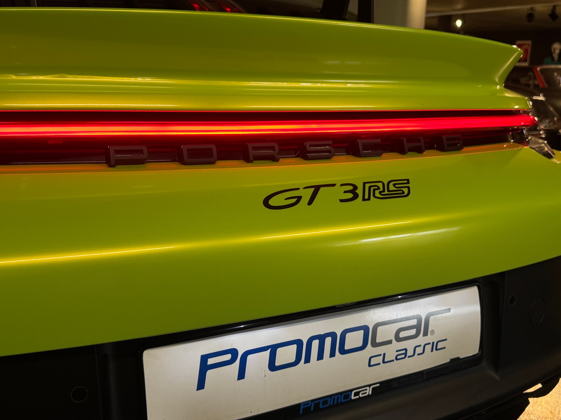 PORSCHE 911 GT3 RS-image-5