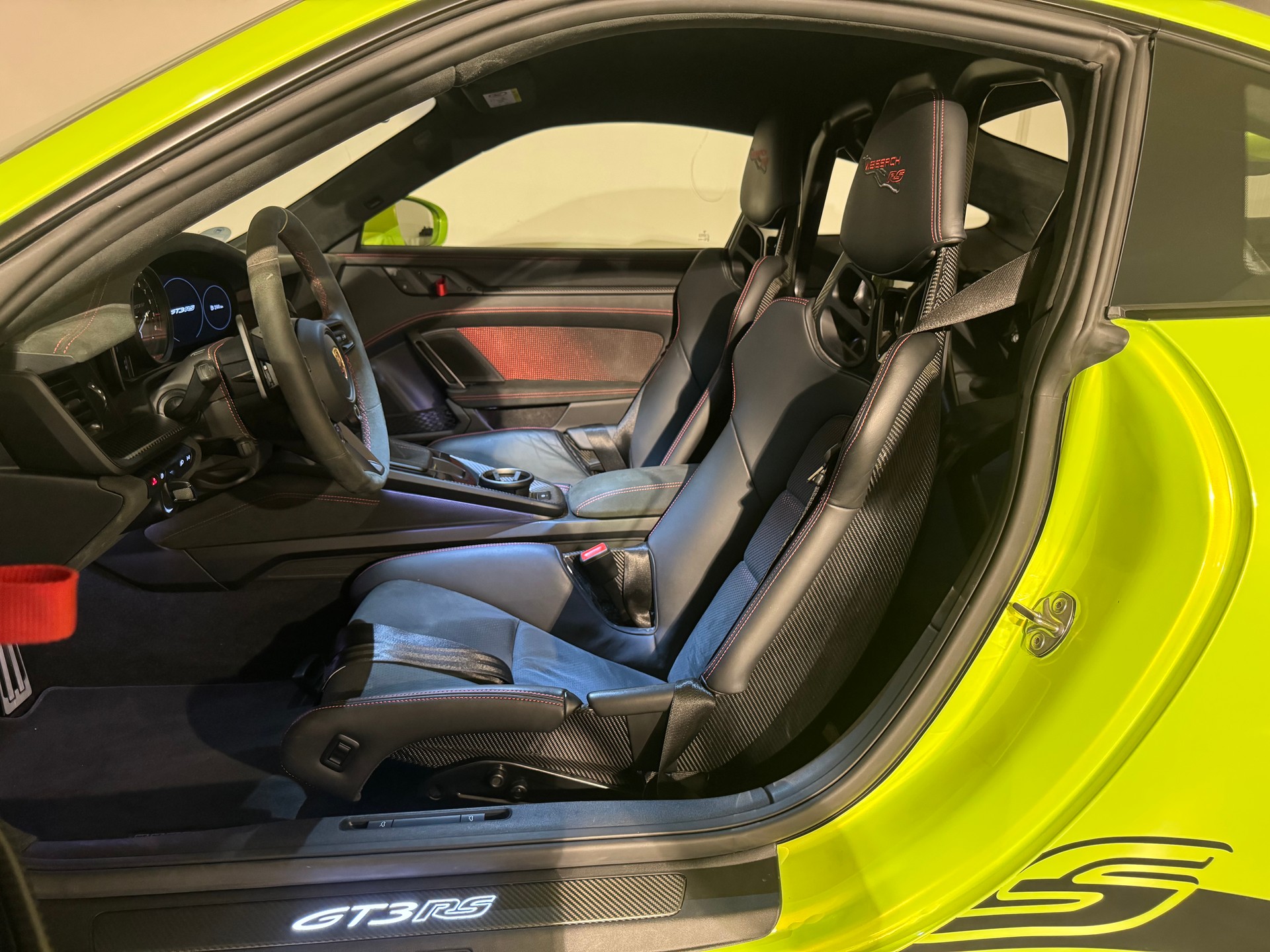 PORSCHE 911 GT3 RS-image-15