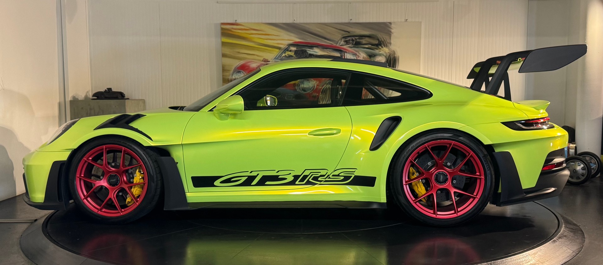PORSCHE 911 GT3 RS-showroom-element-1