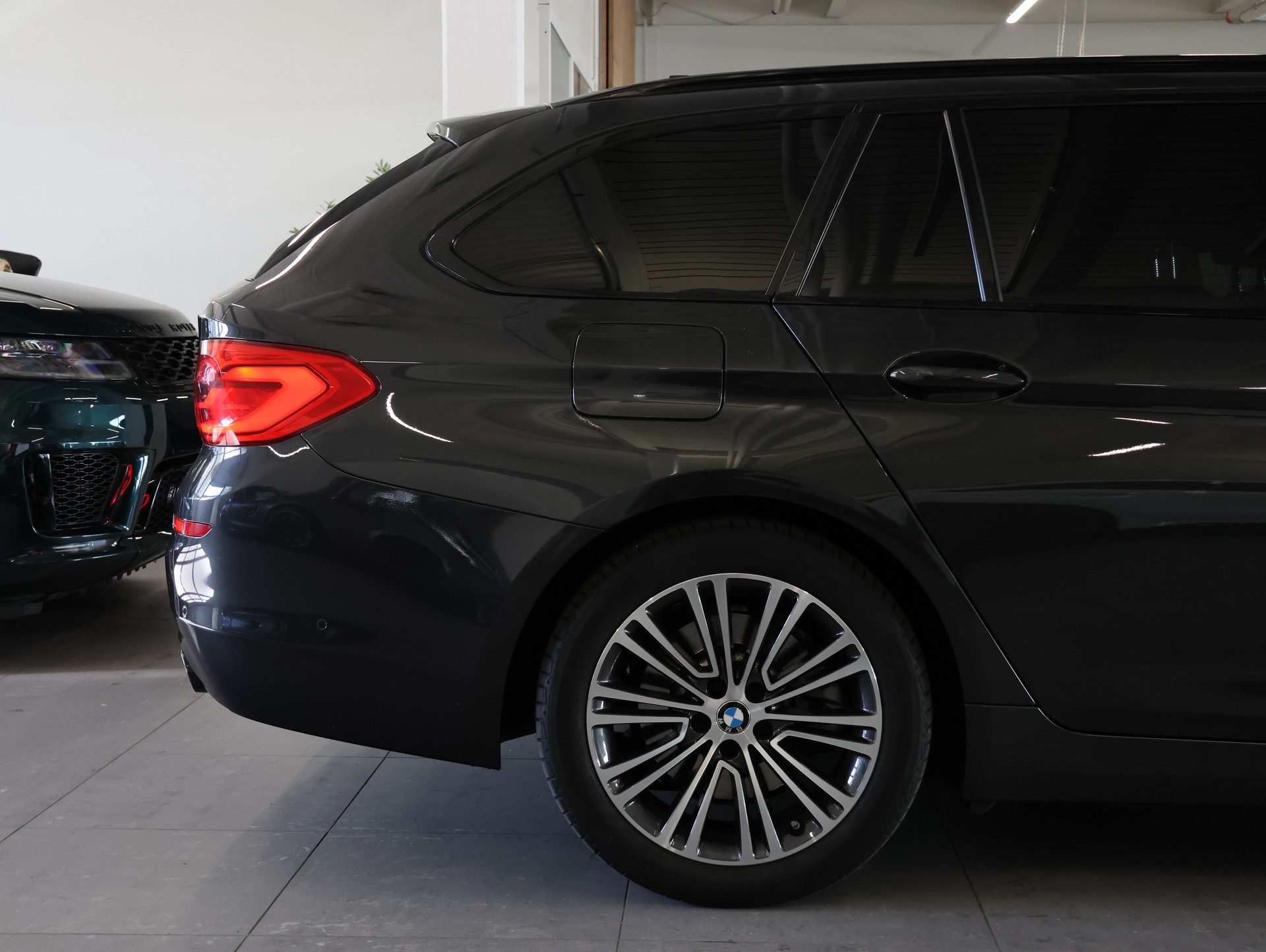 BMW 520d xDrive Touring Sport Line Steptronic-image-8