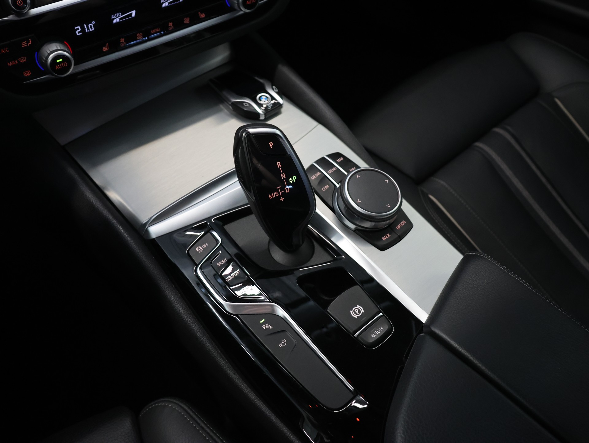 BMW 520d xDrive Touring Sport Line Steptronic-image-25