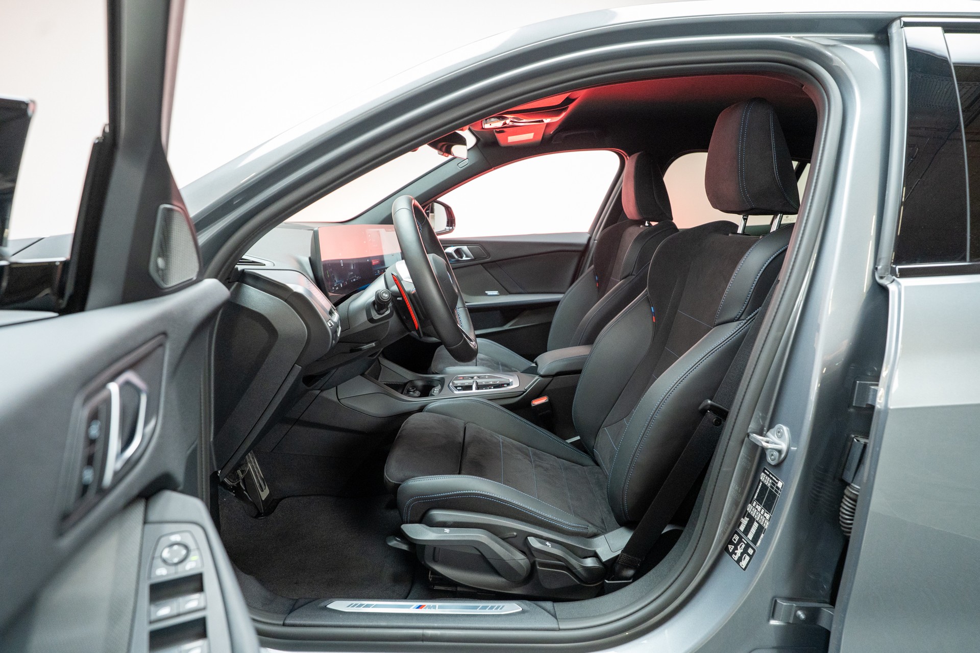 BMW M135i xDrive / Rückfahrkamera / Harman-Kardon-image-7