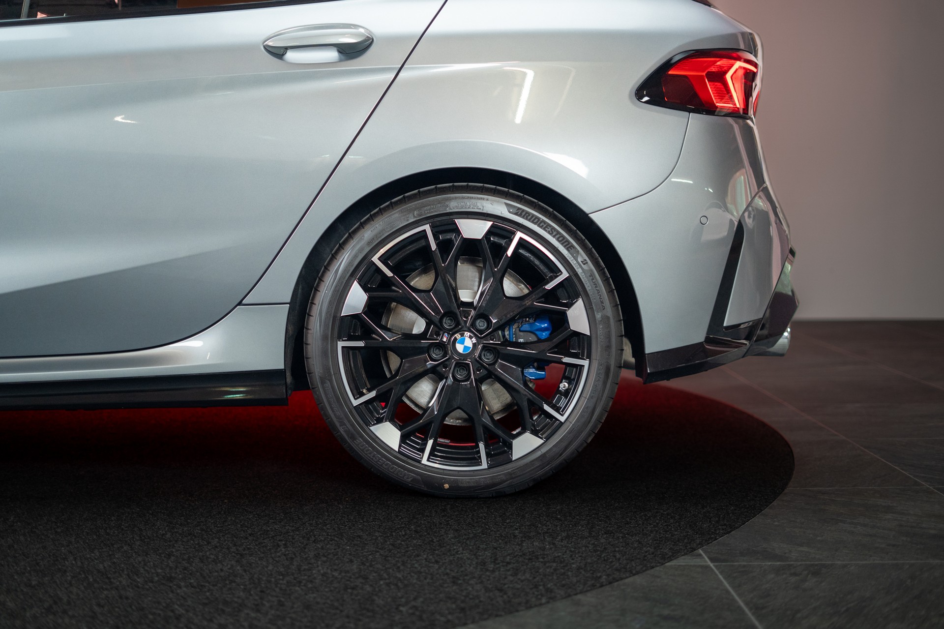 BMW M135i xDrive / Rückfahrkamera / Harman-Kardon-image-29