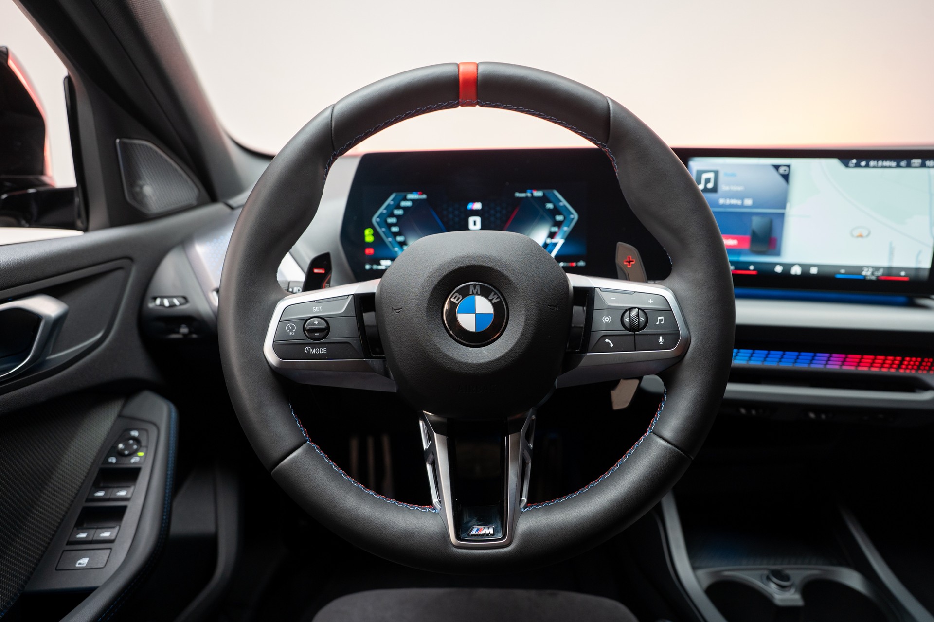 BMW M135i xDrive / Rückfahrkamera / Harman-Kardon-image-19