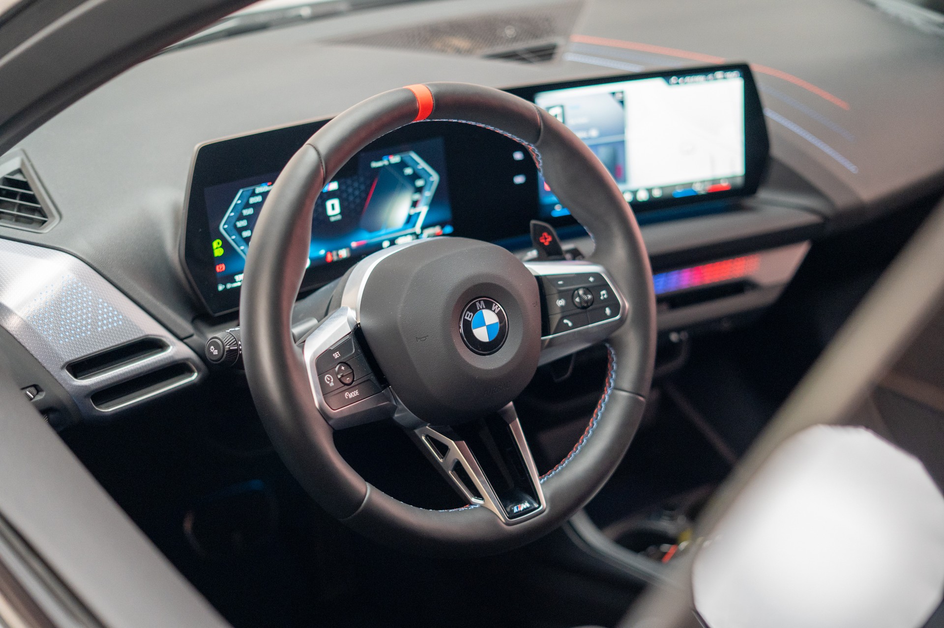 BMW M135i xDrive / Rückfahrkamera / Harman-Kardon-image-10