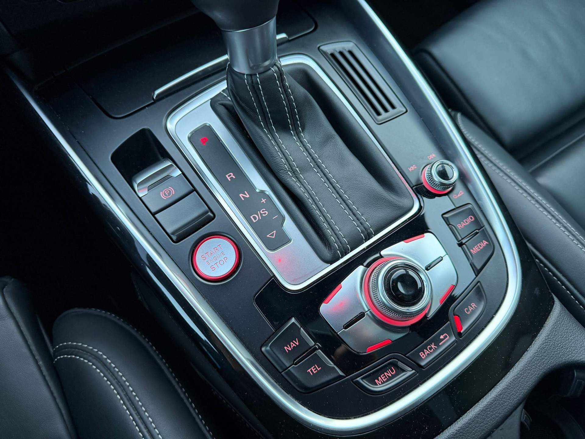 AUDI SQ5 3.0 TDI quattro tiptronic * B&O * AHK * Pano *-image-24