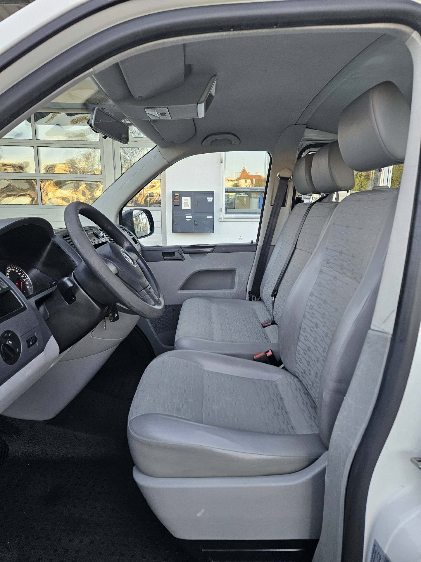 VW T5 Kombi 3000 2.0 TDI 140 DSG* Klima * 9-Pätzer * Frisch ab MFK *-image-9