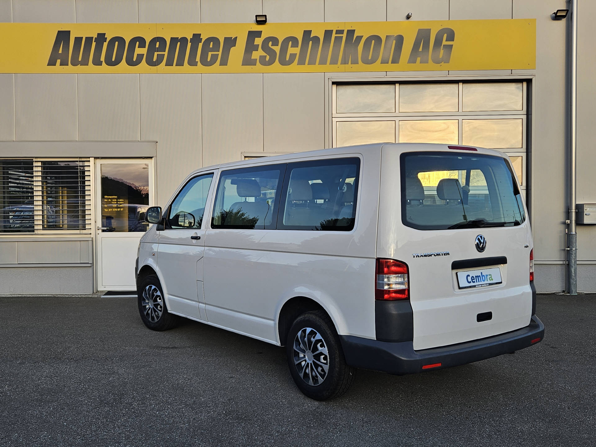 VW T5 Kombi 3000 2.0 TDI 140 DSG* Klima * 9-Pätzer * Frisch ab MFK *-showroom-element-3