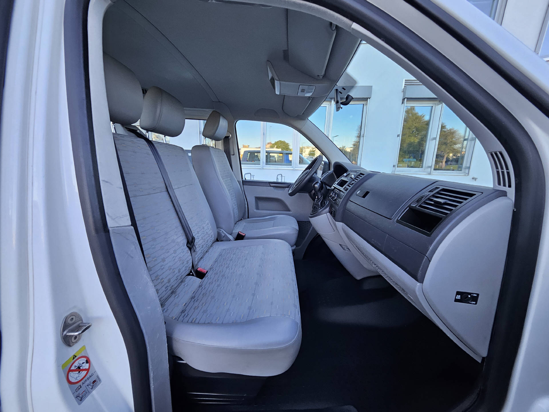 VW T5 Kombi 3000 2.0 TDI 140 DSG* Klima * 9-Pätzer * Frisch ab MFK *-image-12