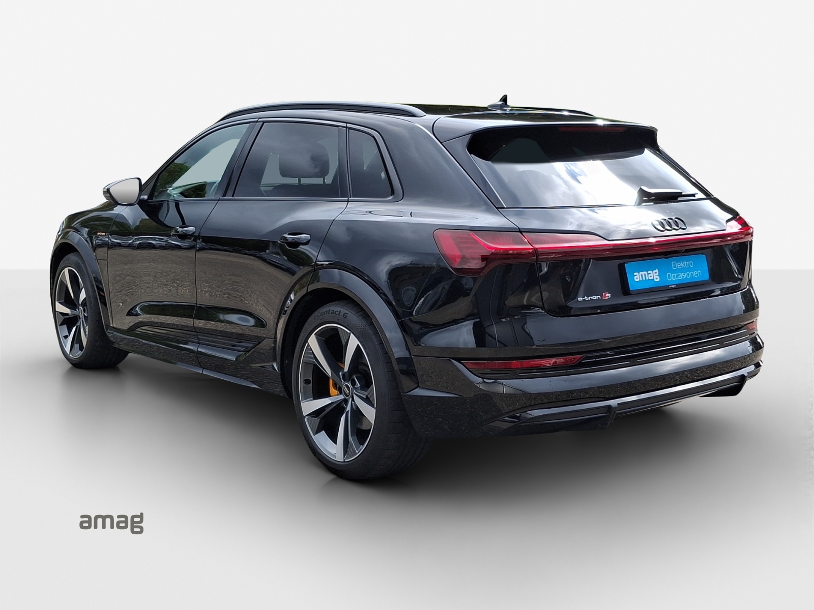 AUDI e-tron S quattro-showroom-element-2