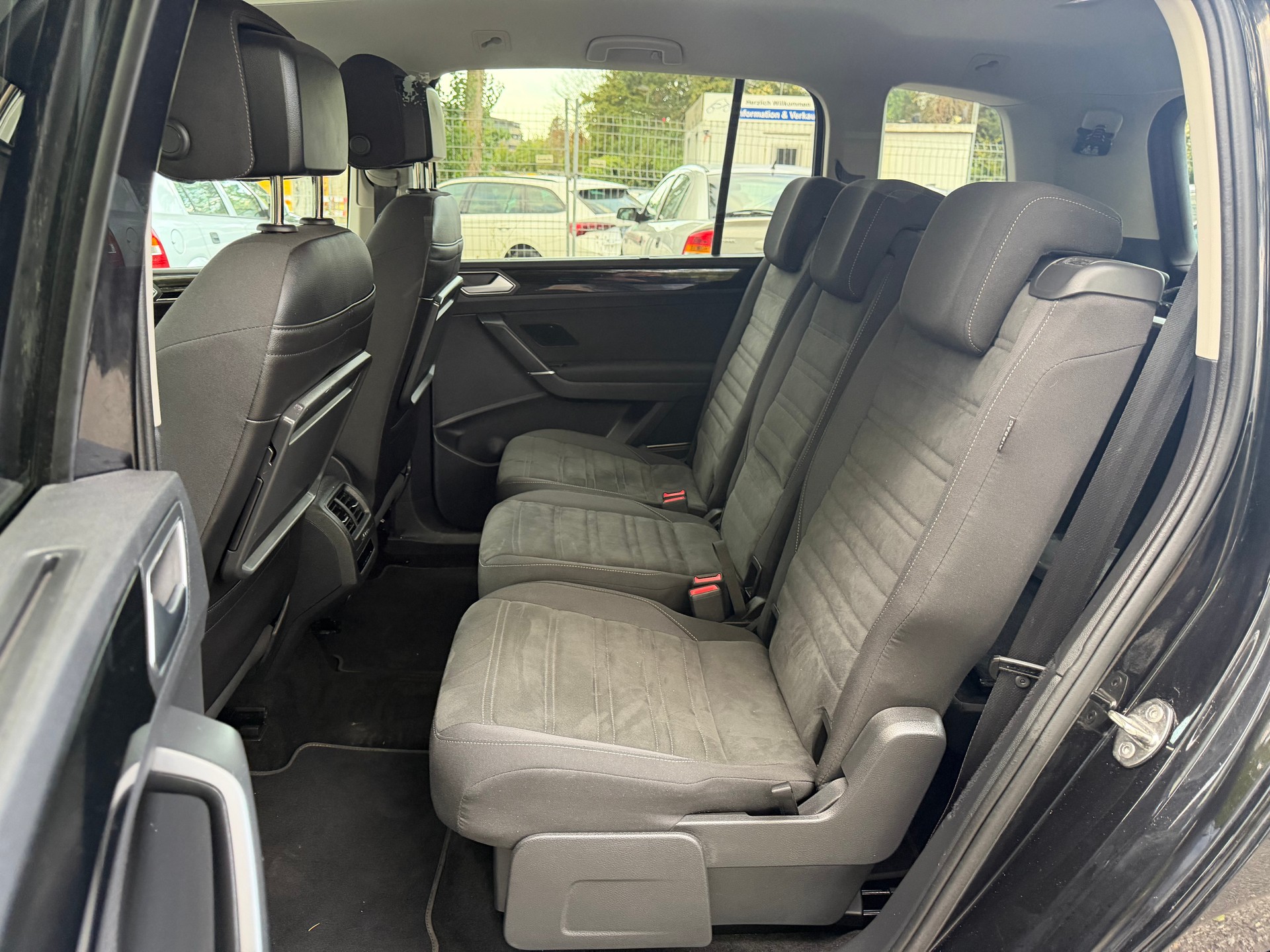 VW Touran 2.0 TDI BlueMotion Technology Highline DSG * 07x Plätze * Gr. Navi * LED * Klima-auto * PDC V&H- RF-Kamera * Ab MFK-image-2