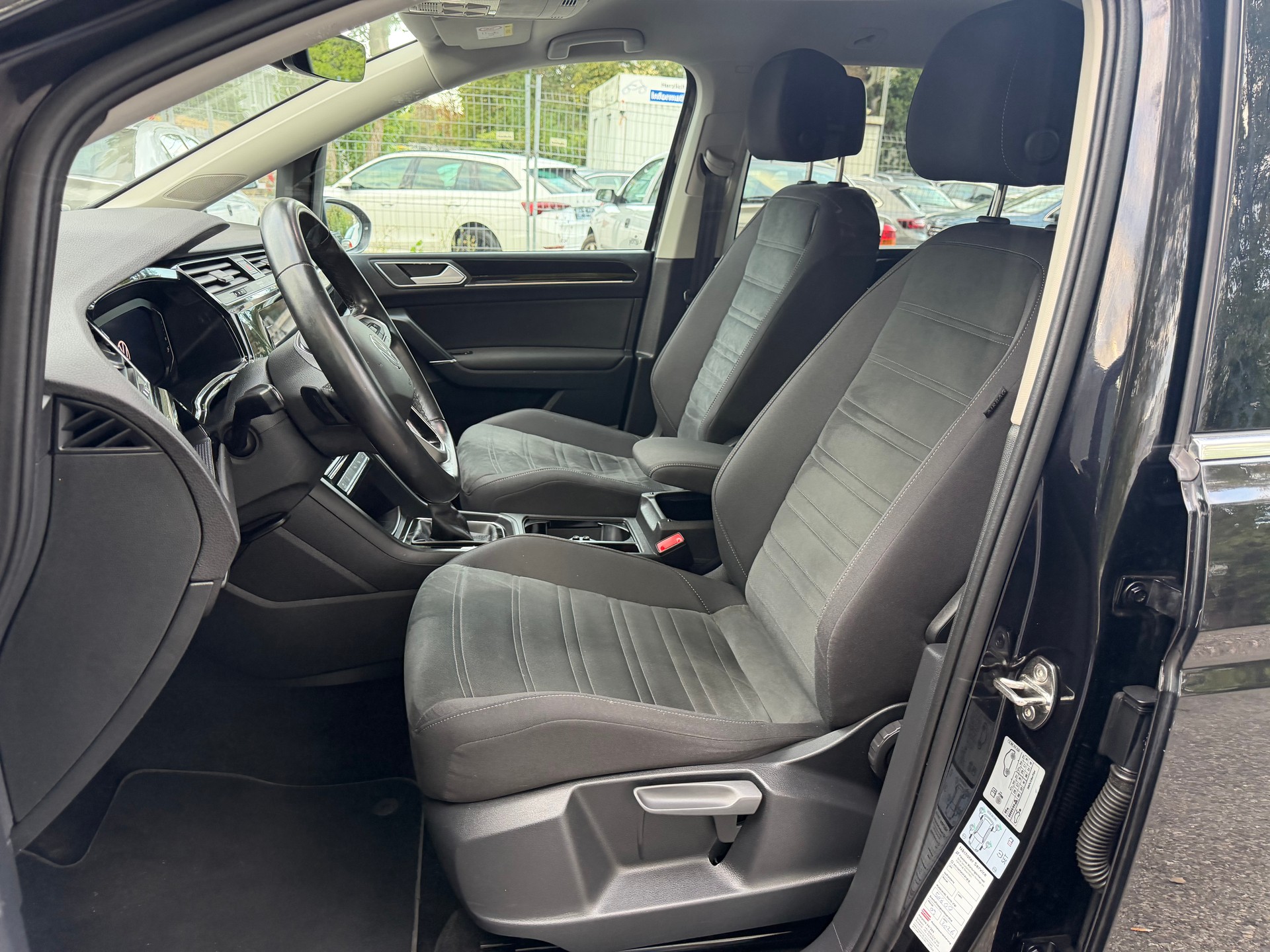 VW Touran 2.0 TDI BlueMotion Technology Highline DSG * 07x Plätze * Gr. Navi * LED * Klima-auto * PDC V&H- RF-Kamera * Ab MFK-image-6