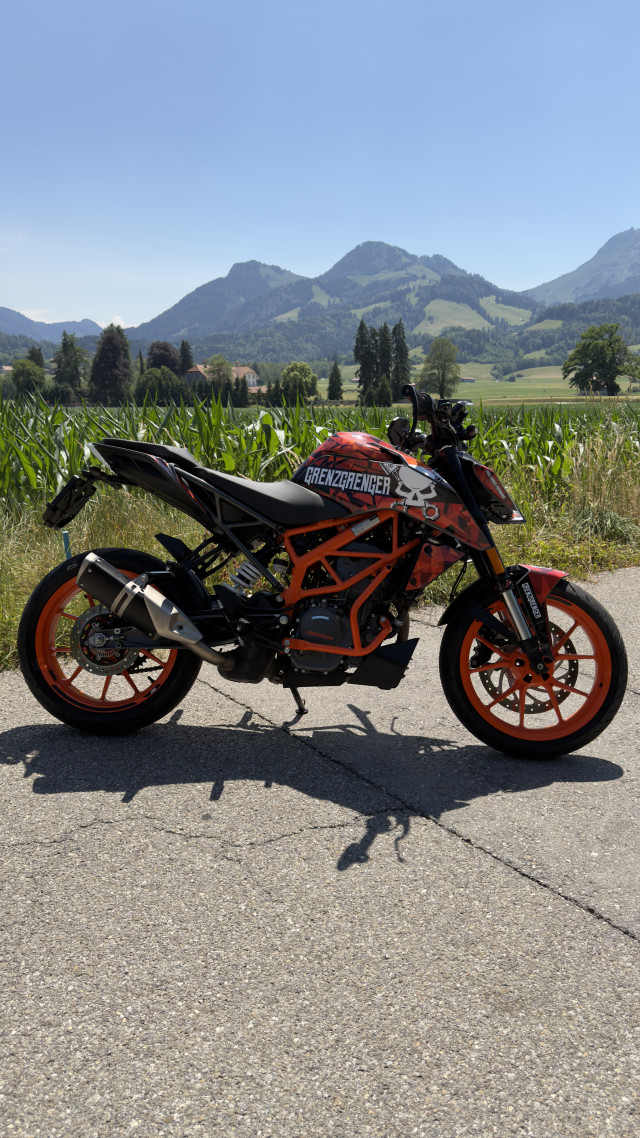 KTM 125 Duke-showroom-element-1
