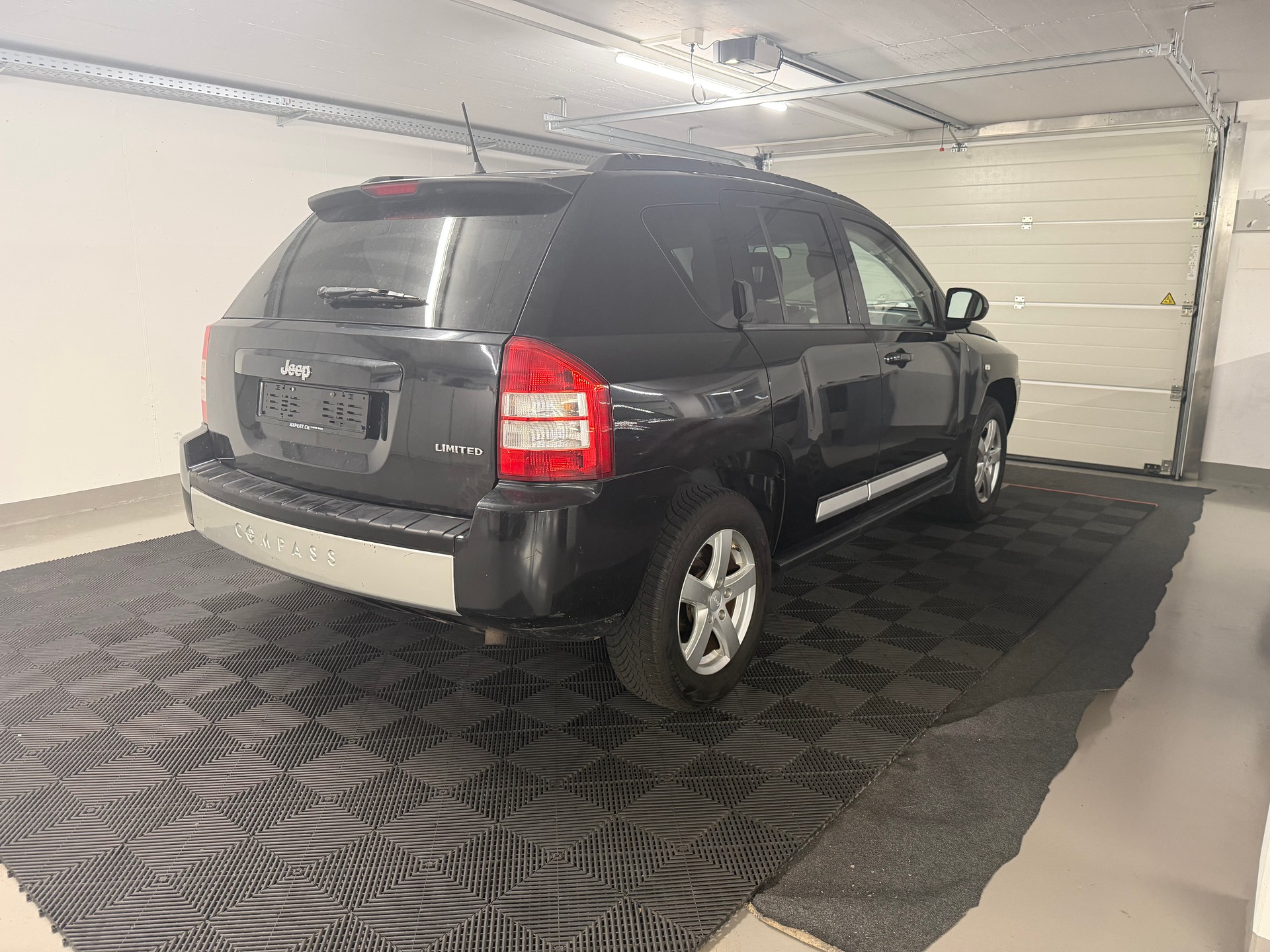 JEEP Compass 2.4 Limited CVT Frisch ab MFK-showroom-element-3