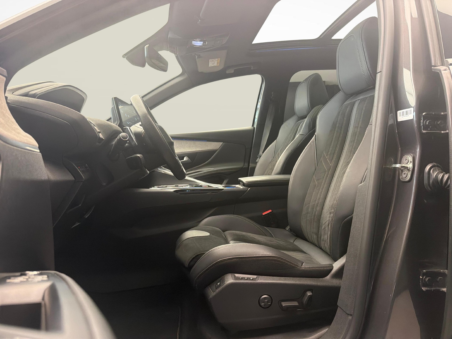 PEUGEOT 3008 1.2 PureTech GT-image-9