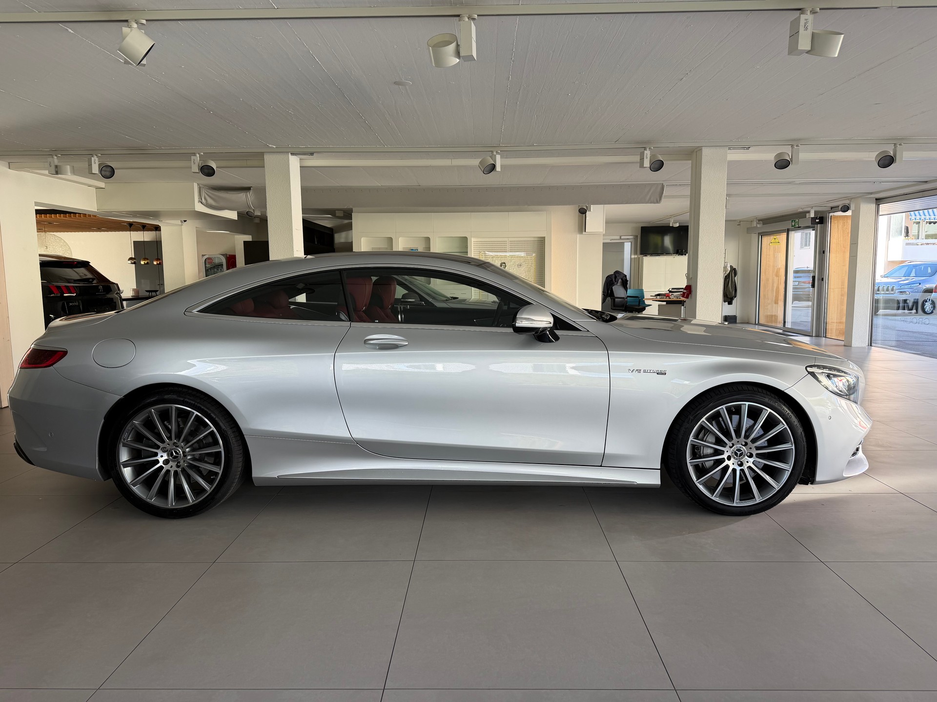 MERCEDES-BENZ S 560 4Matic 9G-Tronic-showroom-element-3