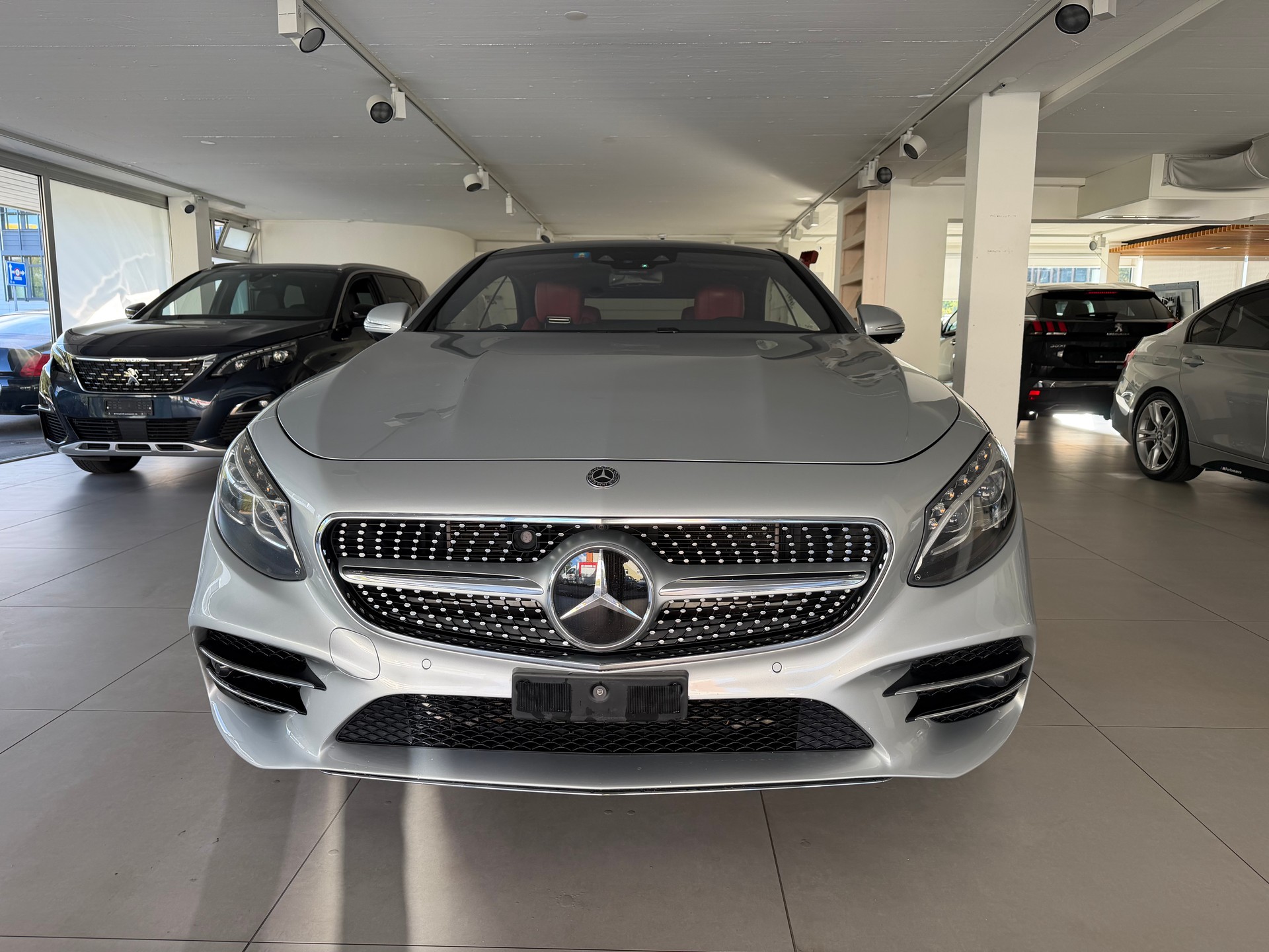 MERCEDES-BENZ S 560 4Matic 9G-Tronic-showroom-element-2
