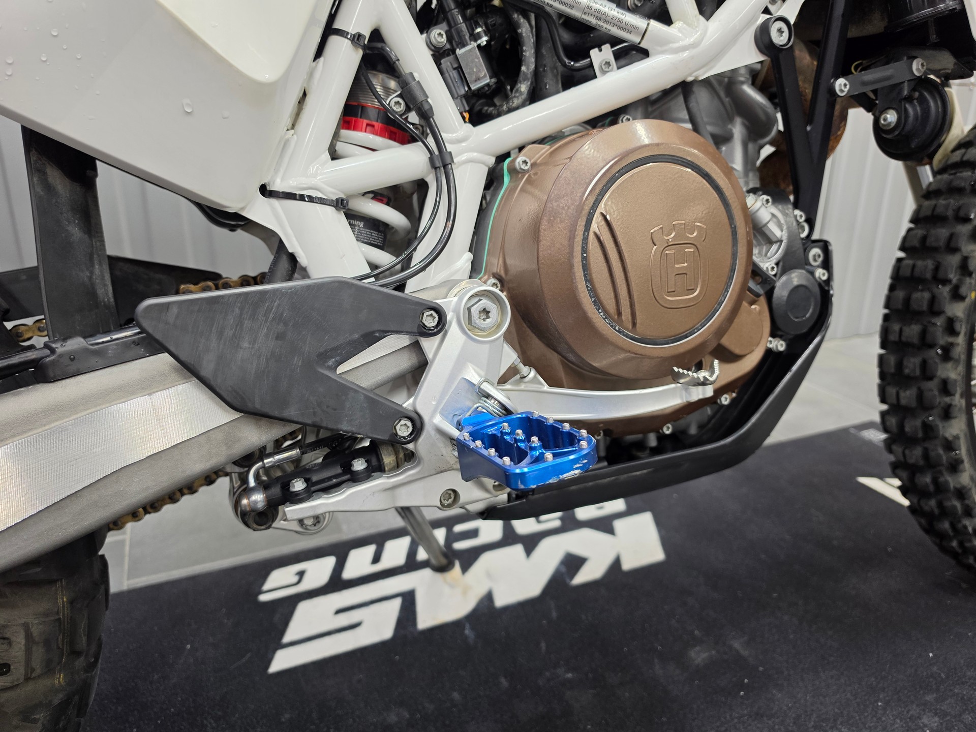 HUSQVARNA 701 Enduro-image-9