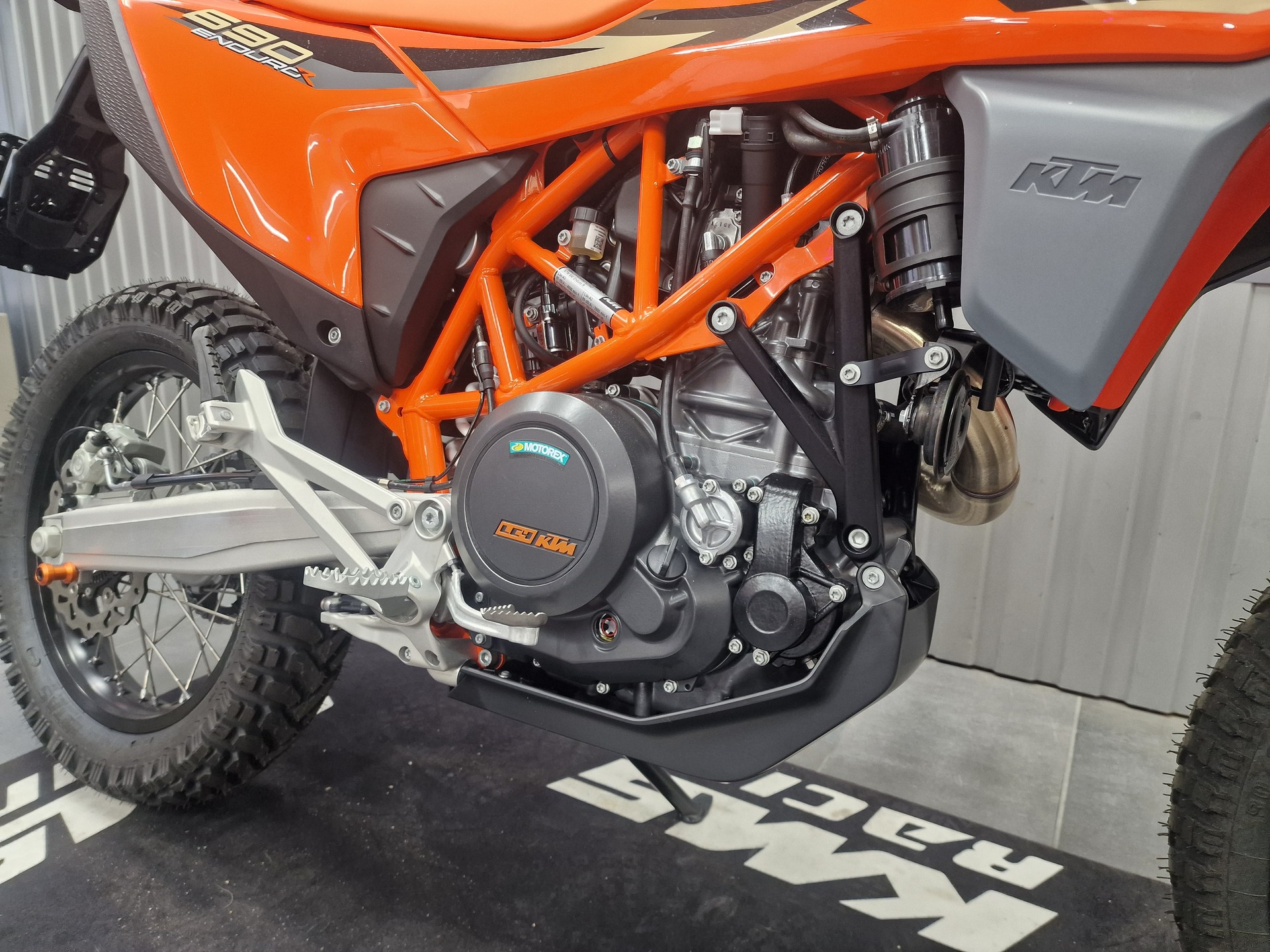 KTM 690 Enduro R-image-7